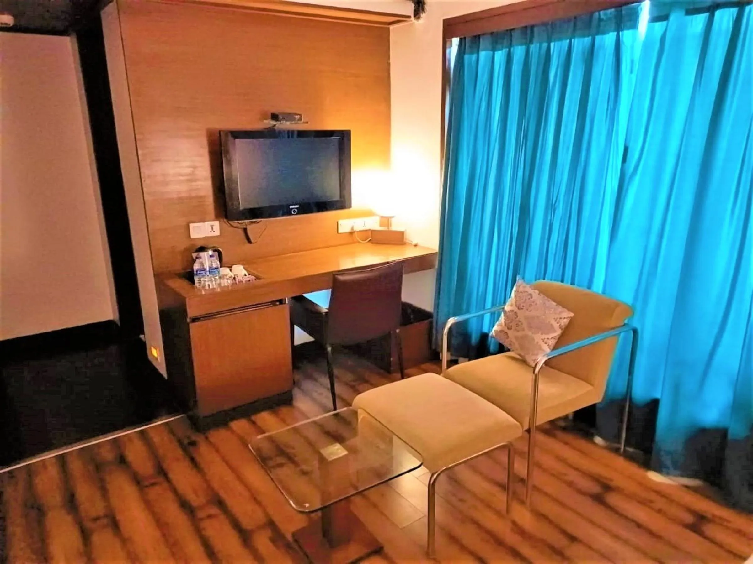 TV and multimedia in Yogi Executive, Navi Mumbai