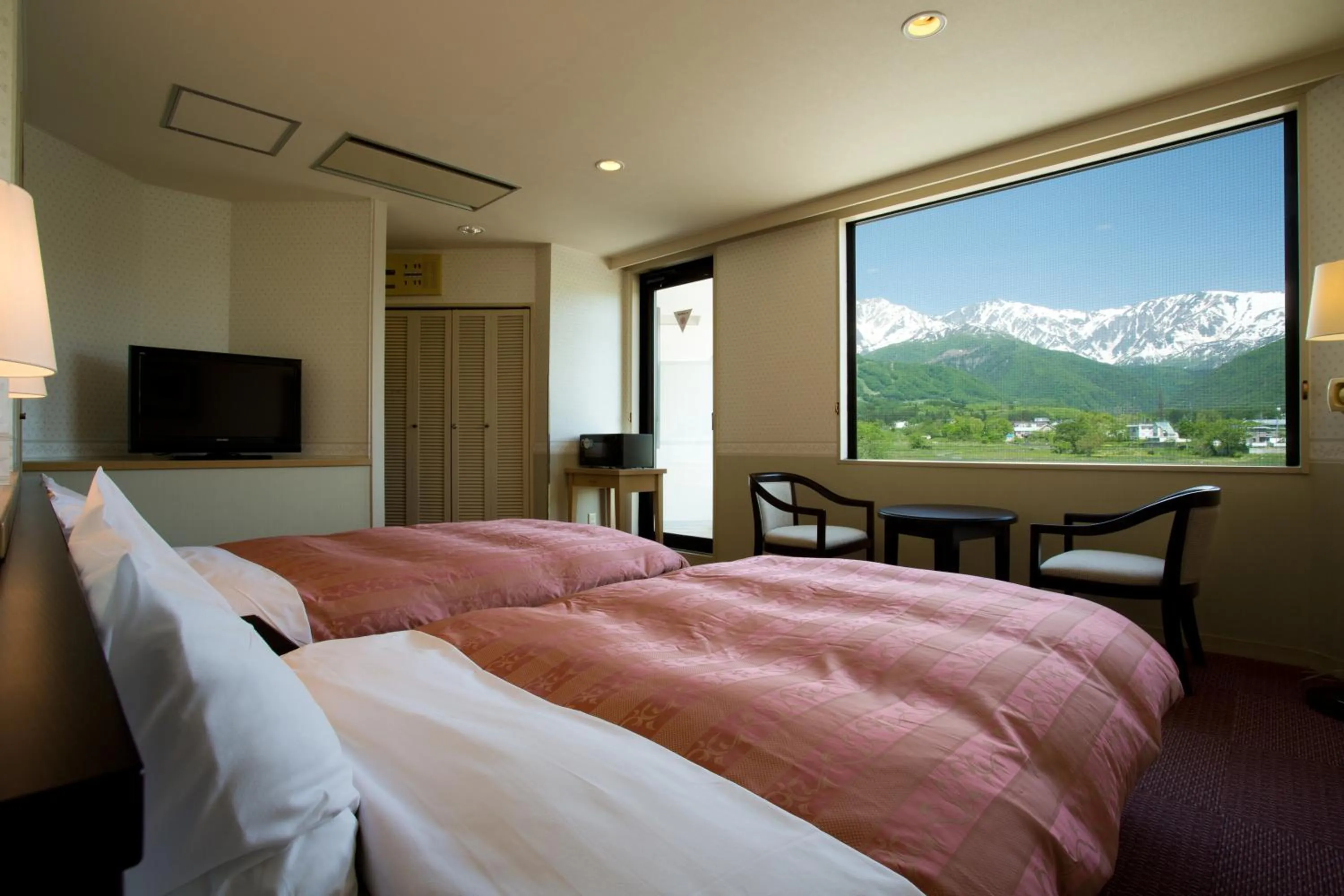 Photo of the whole room, Bed in Hotel Hakuba