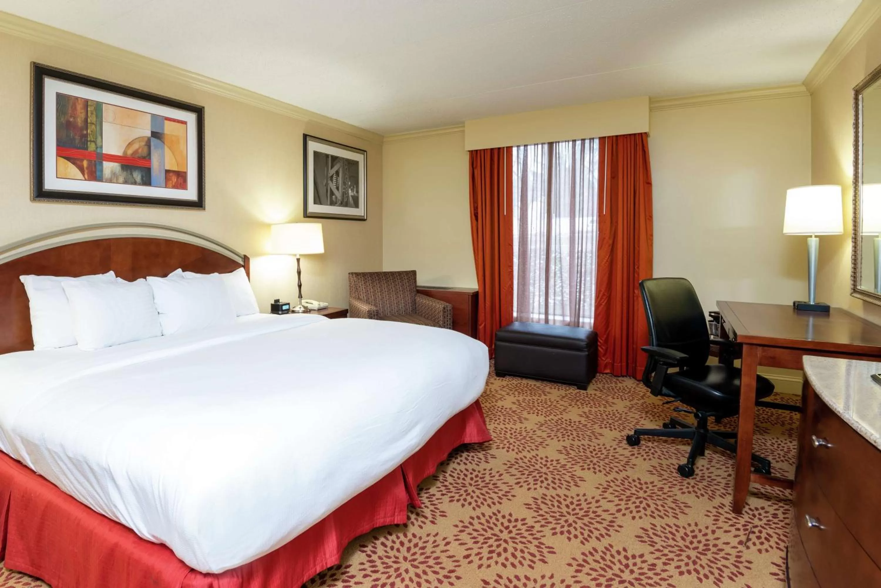 Bed in DoubleTree by Hilton Hotel Grand Rapids Airport