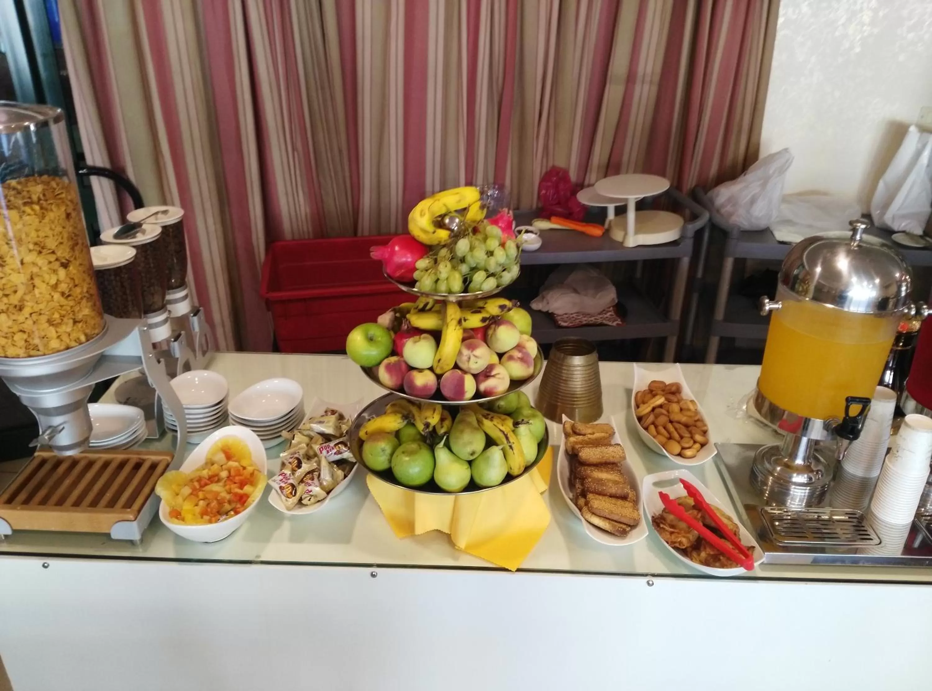 Non alcoholic drinks, Food in Saleem Afandi Hotel