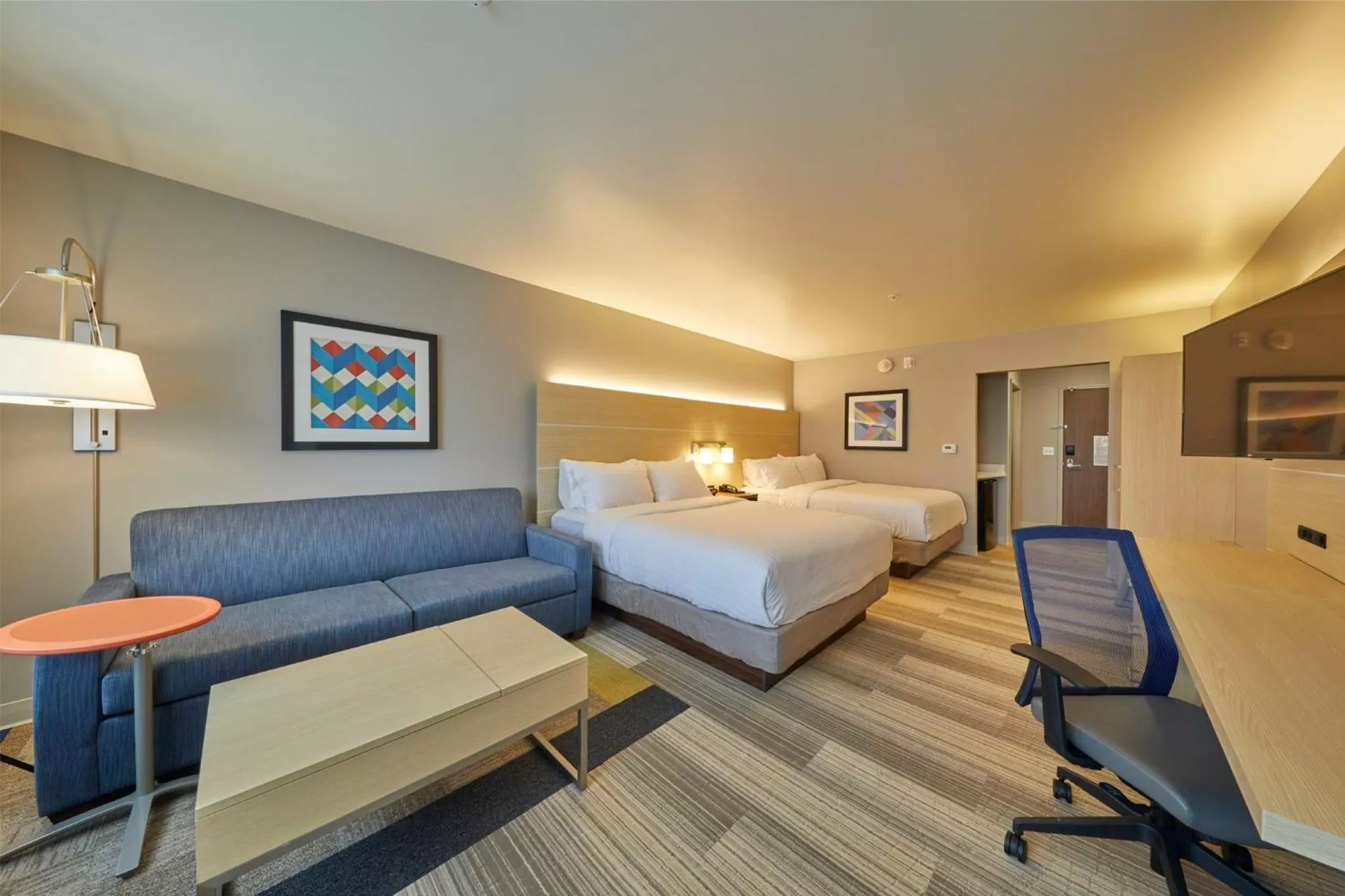 Photo of the whole room, Bed in Holiday Inn Express & Suites - Hermiston Downtown by IHG