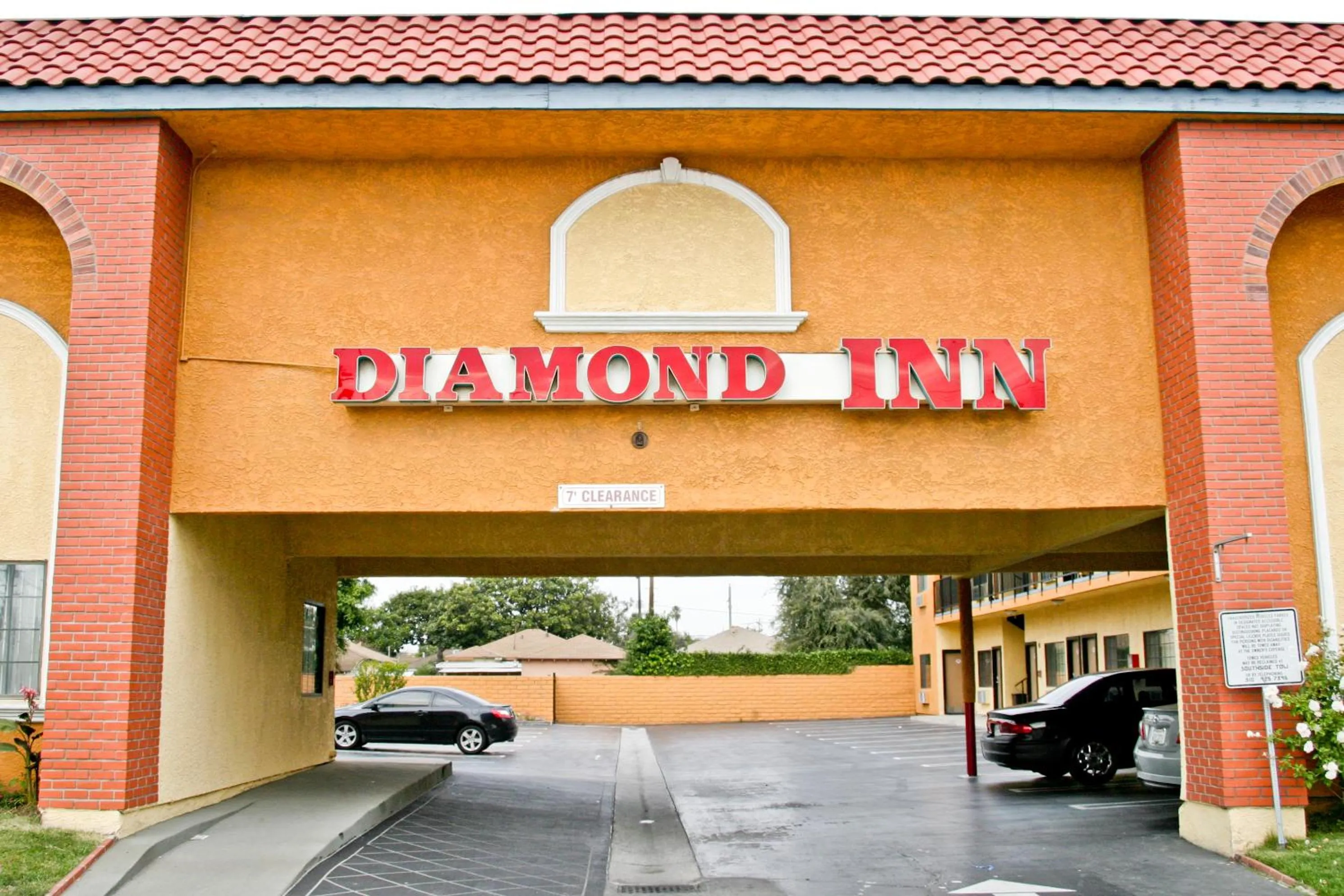 Facade/entrance in Diamond Inn