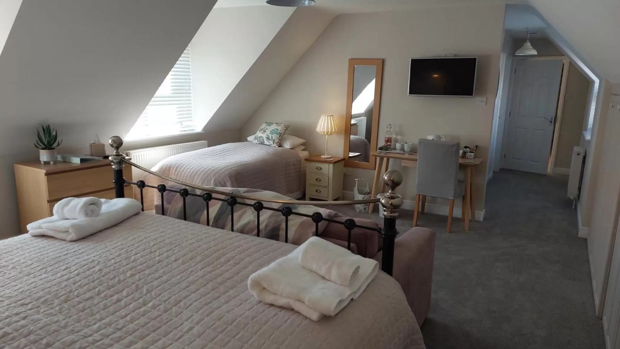 Bed in Westwood Lodge B & B Boston