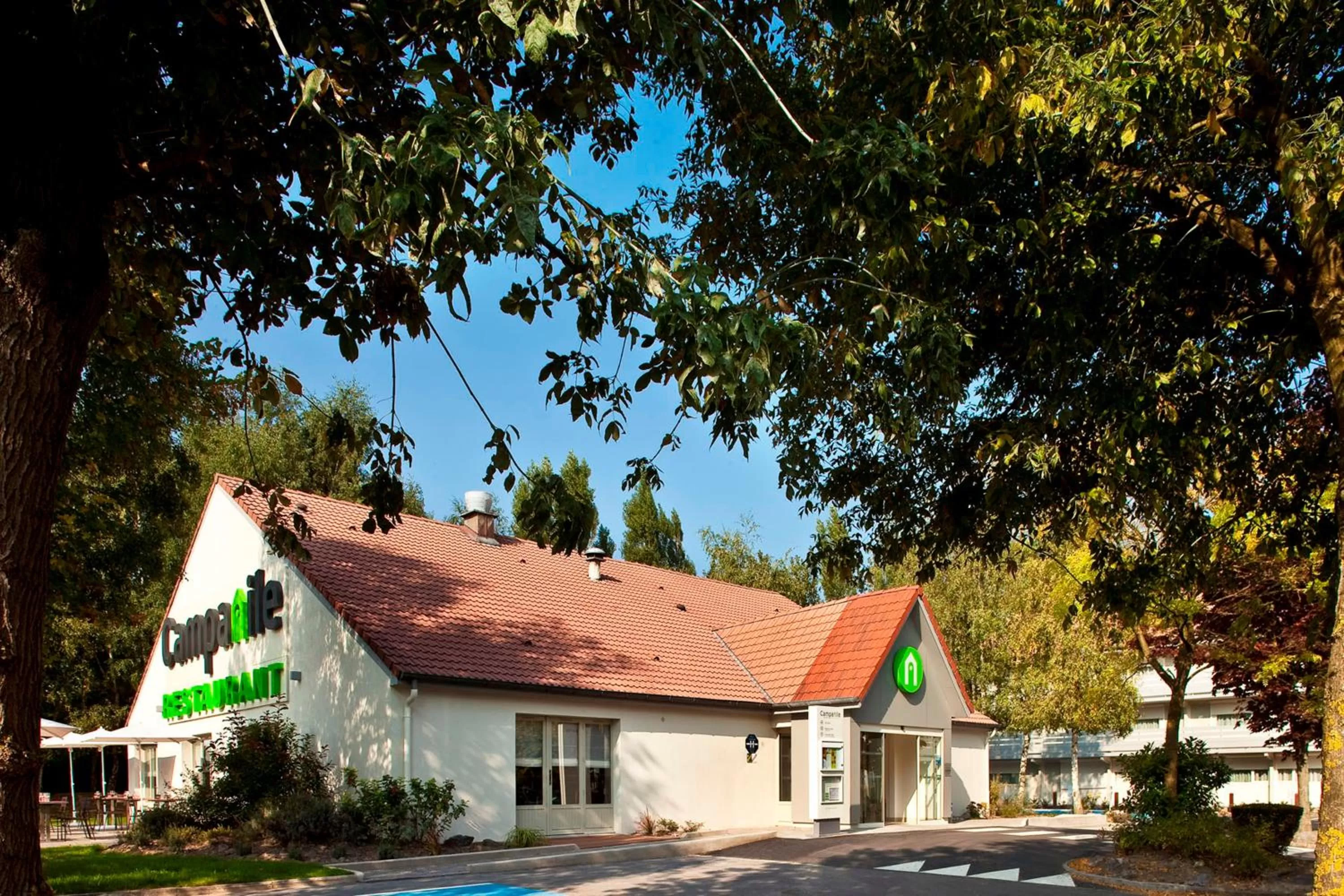 Facade/entrance in Campanile Valenciennes - Petite-Forêt