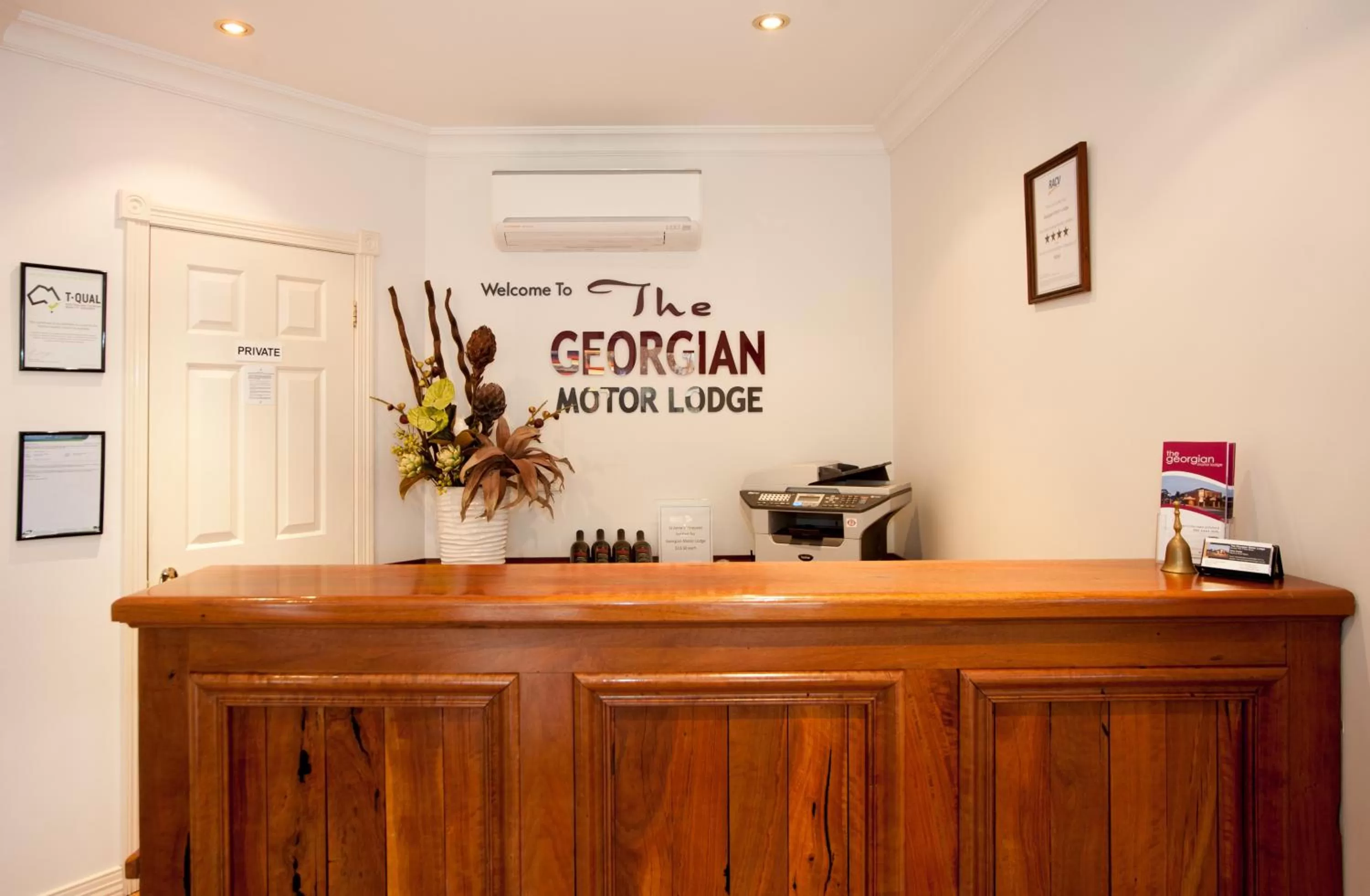 Lobby or reception in Georgian Motor Lodge