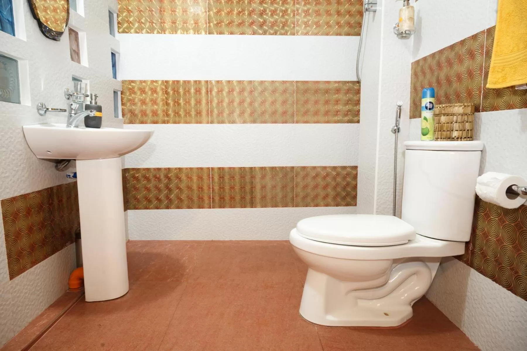 Shower in Lala Panzi Bed and Breakfast