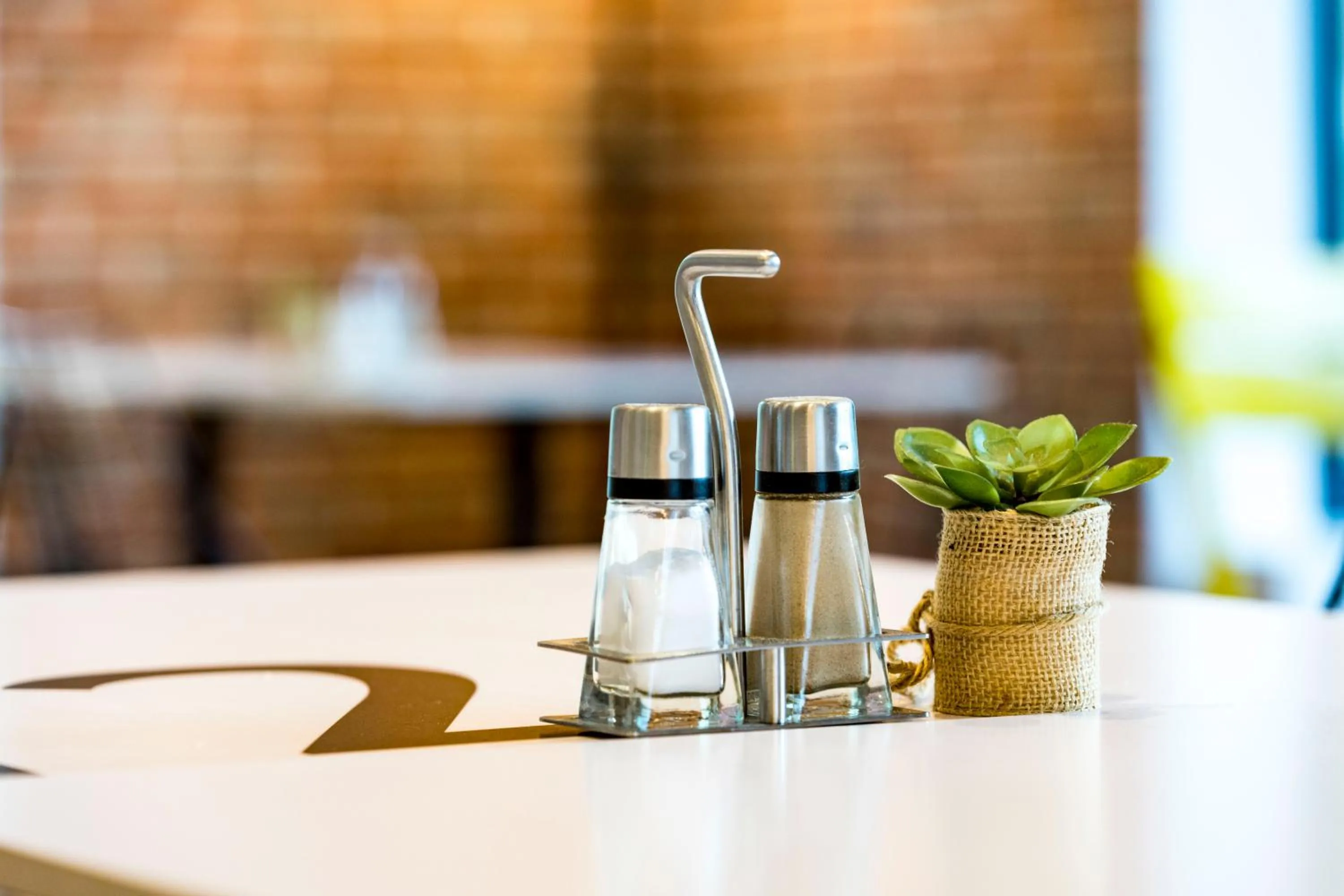 Restaurant/places to eat in Kyriad Paris Ouest - Colombes