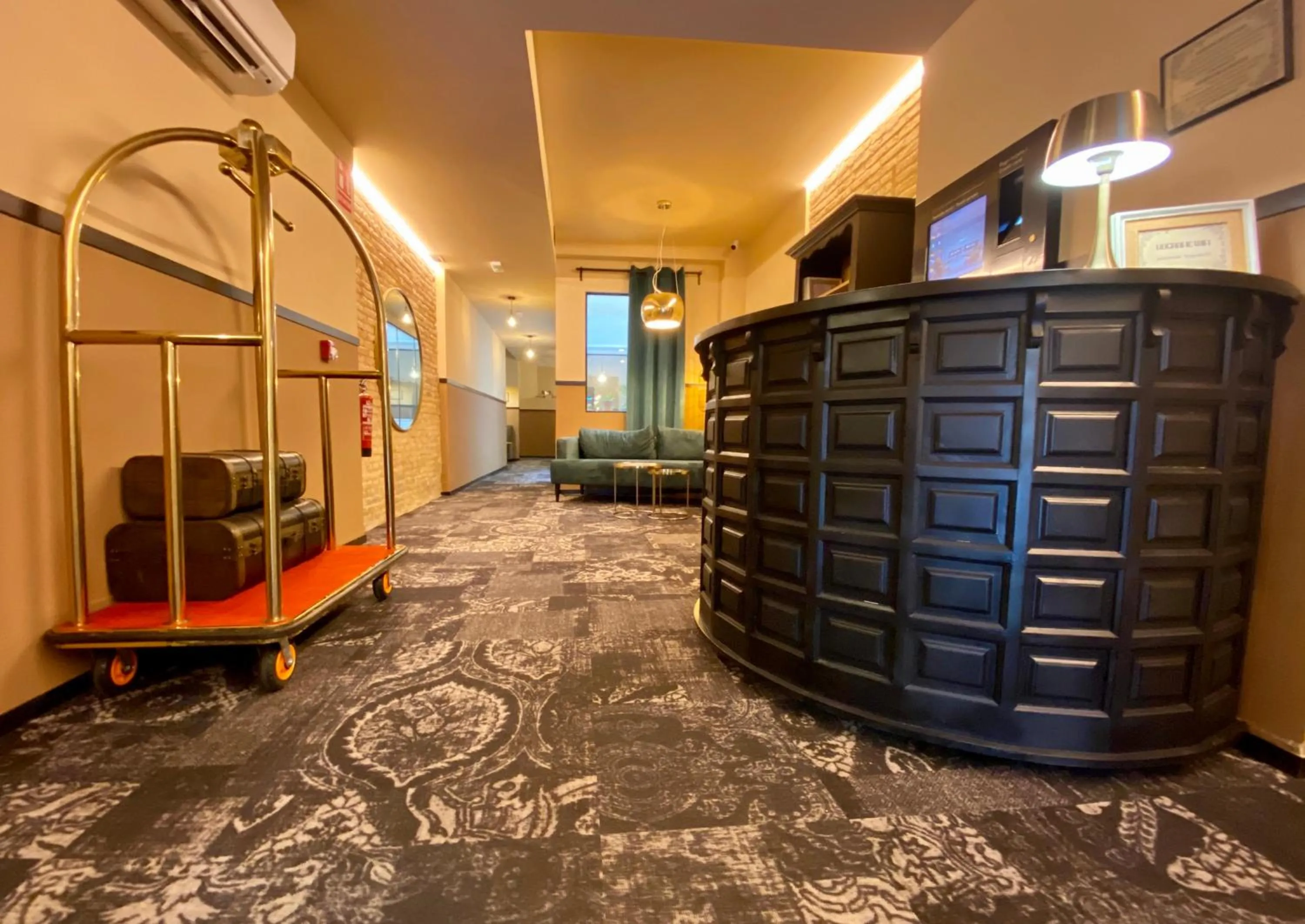 Lobby or reception in Hografic Hotel