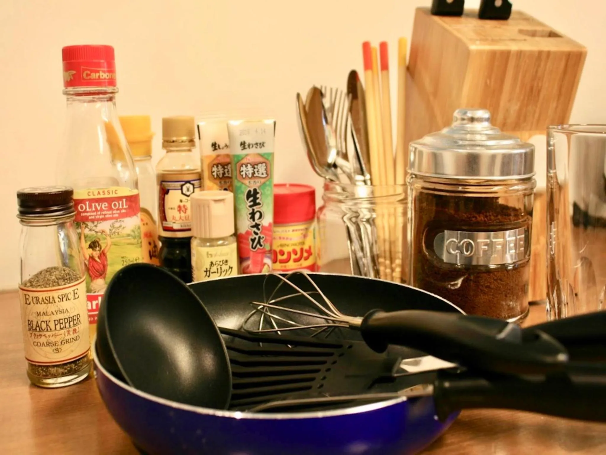 Communal kitchen in Osaka Guesthouse Nest
