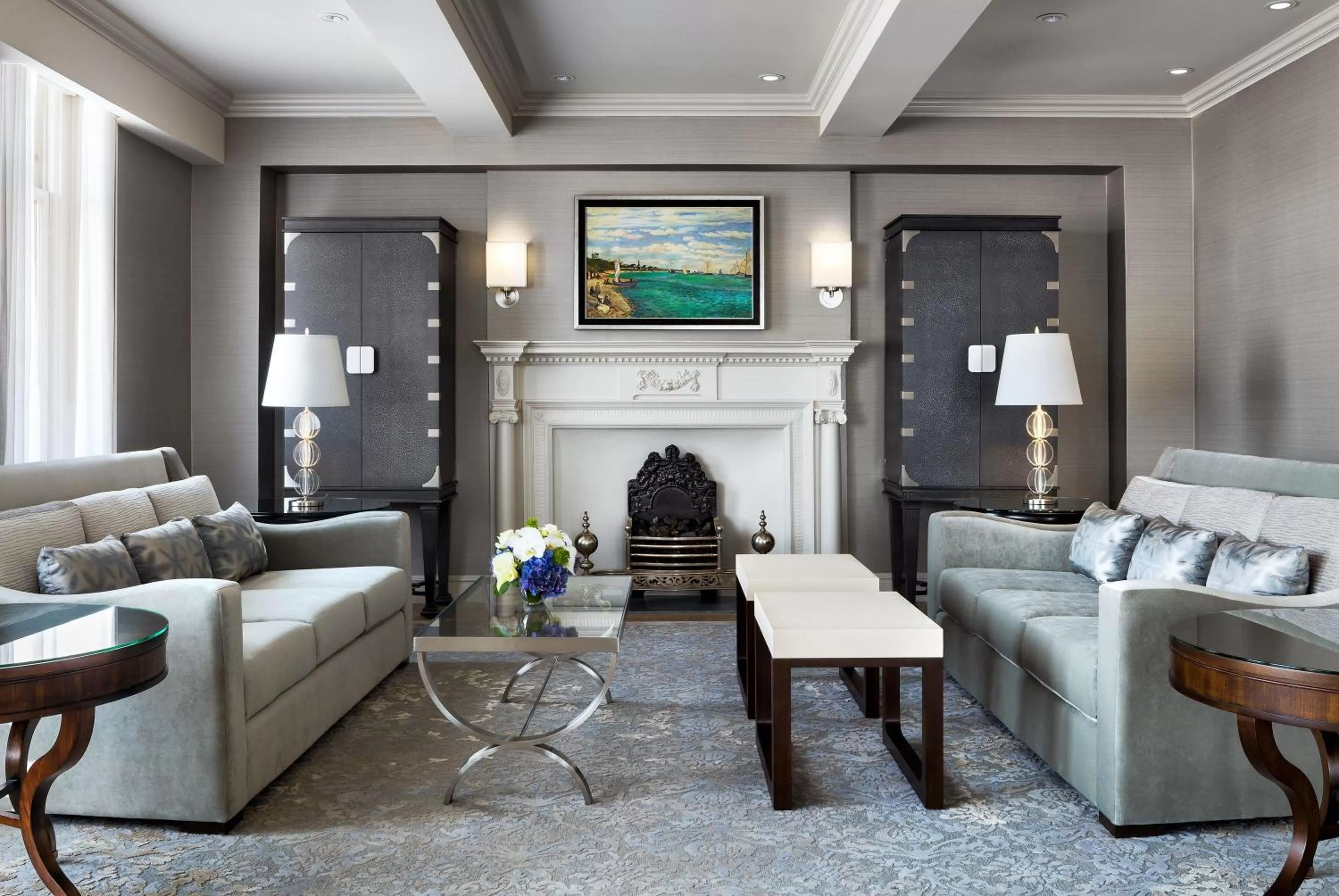 Living room in Fairmont Empress Hotel