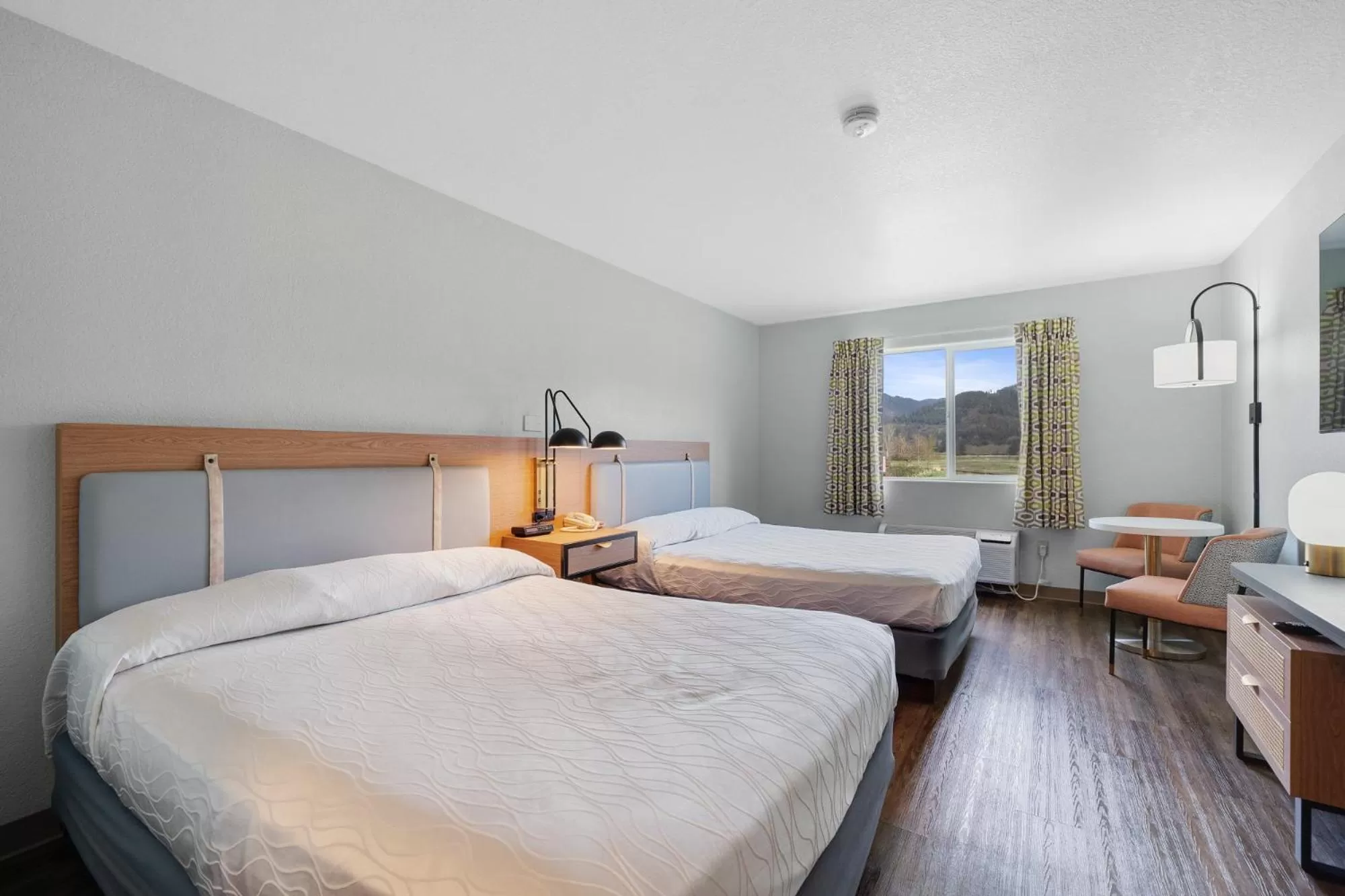 Bed in Garibaldi Inn at the Bay