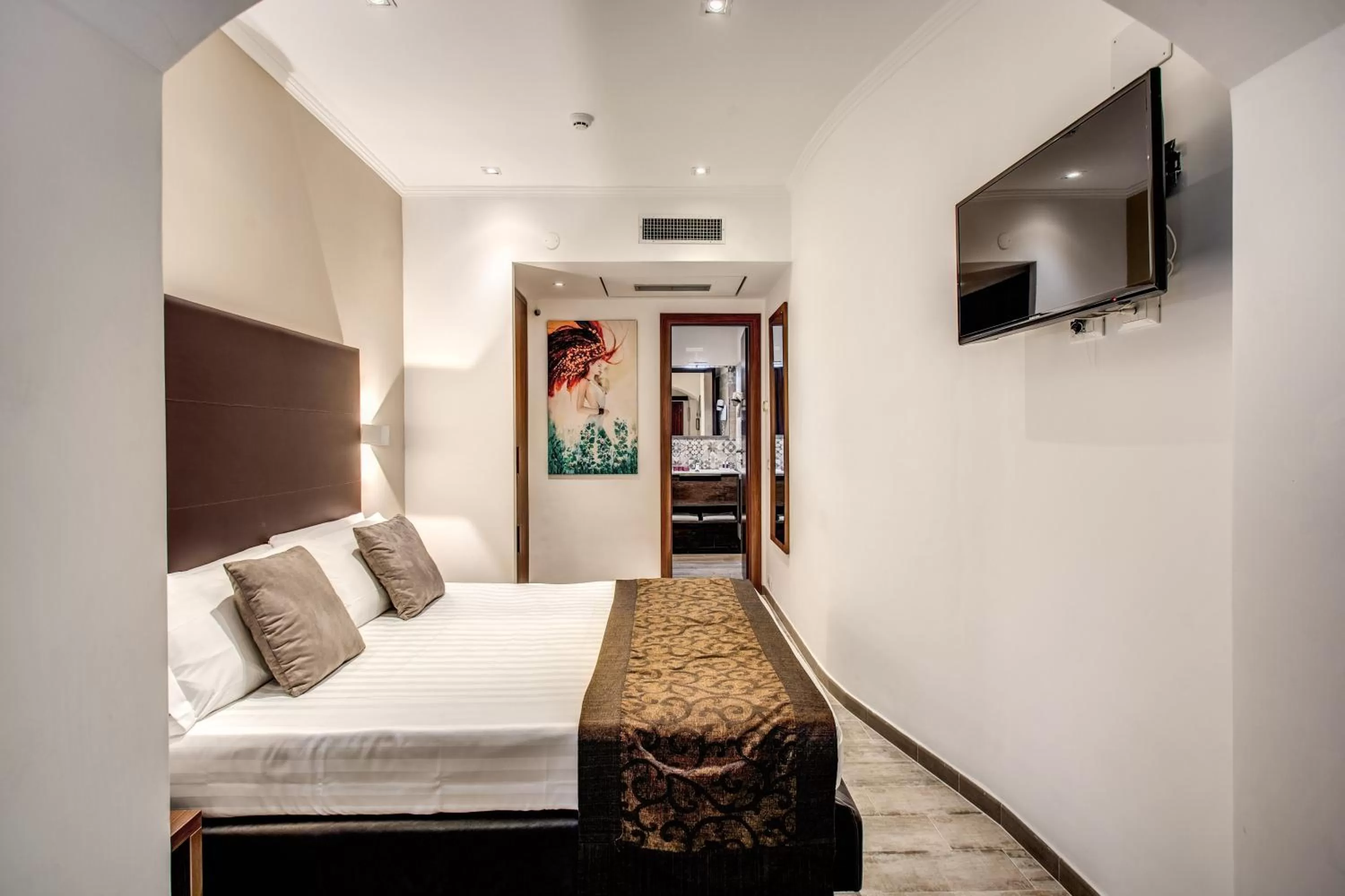 Photo of the whole room, Bed in Rome Garden Hotel