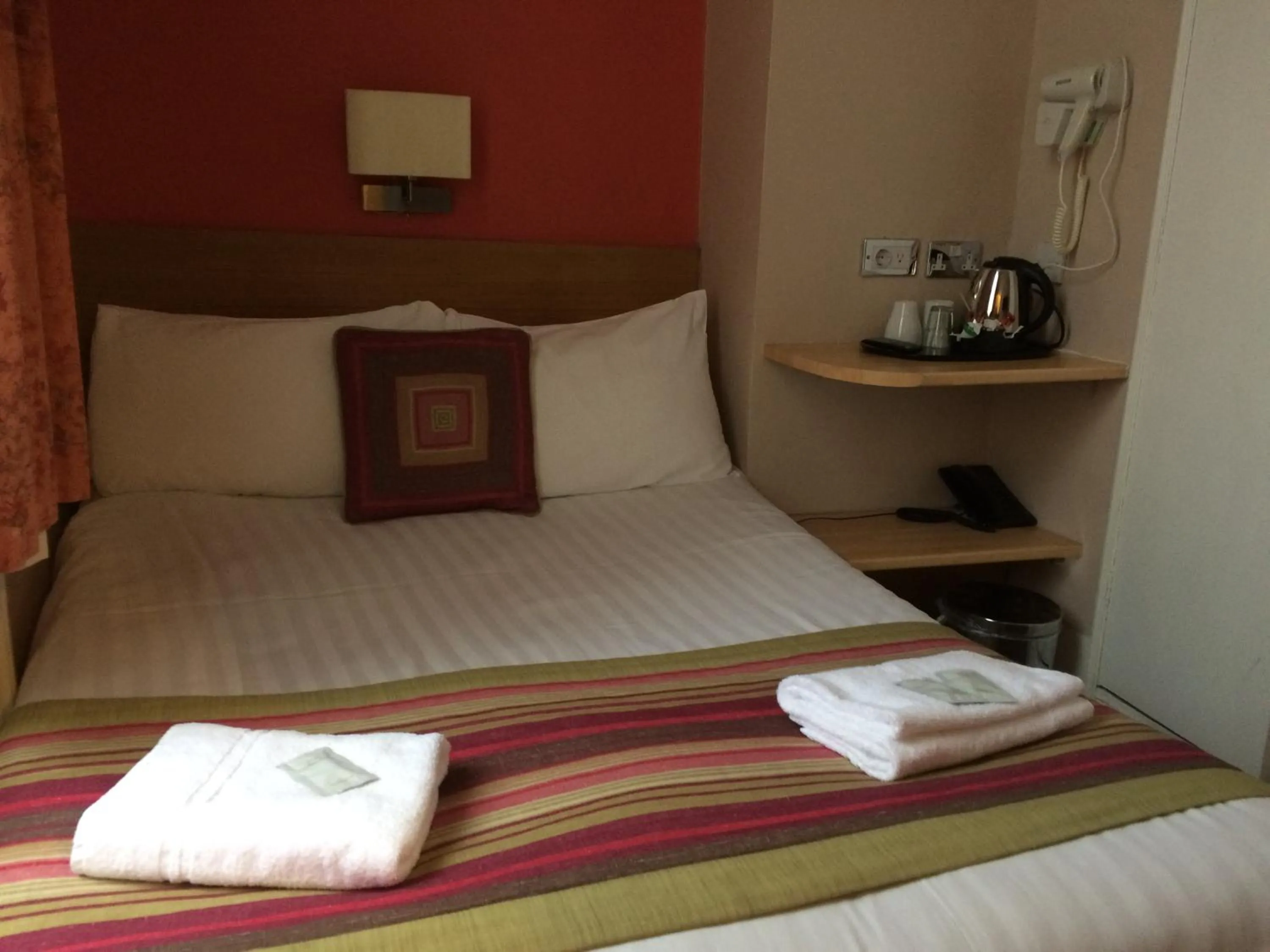 Bed in The Grapevine Hotel