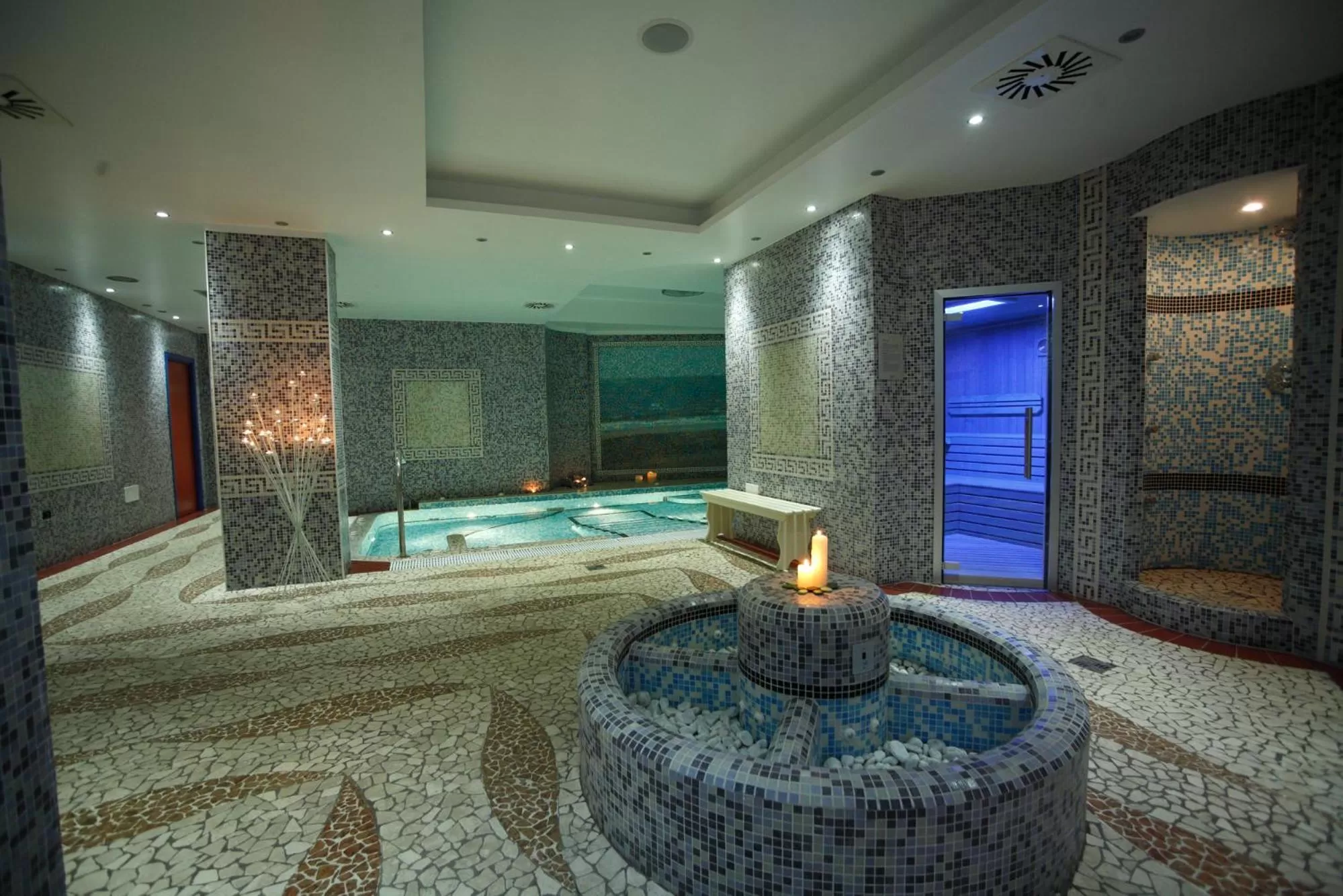 Swimming pool in Grand Hotel Paradiso