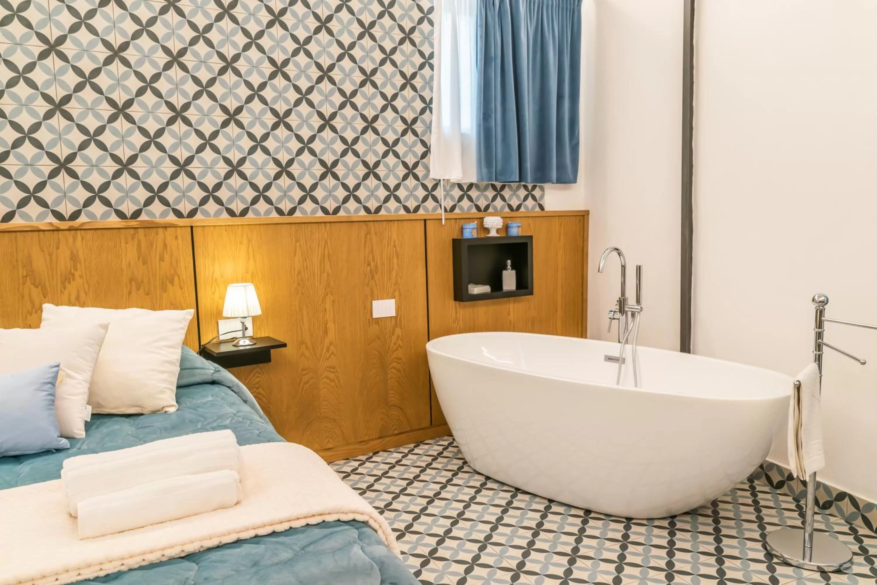 Bed in Community Rooms & Wine