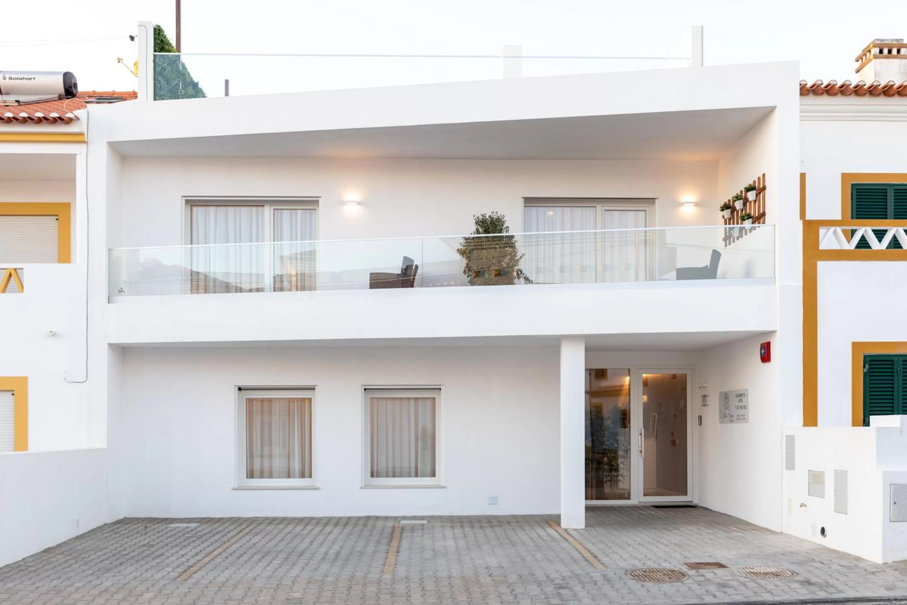 Facade/entrance, Property Building in Alojamento White Rose Boutique