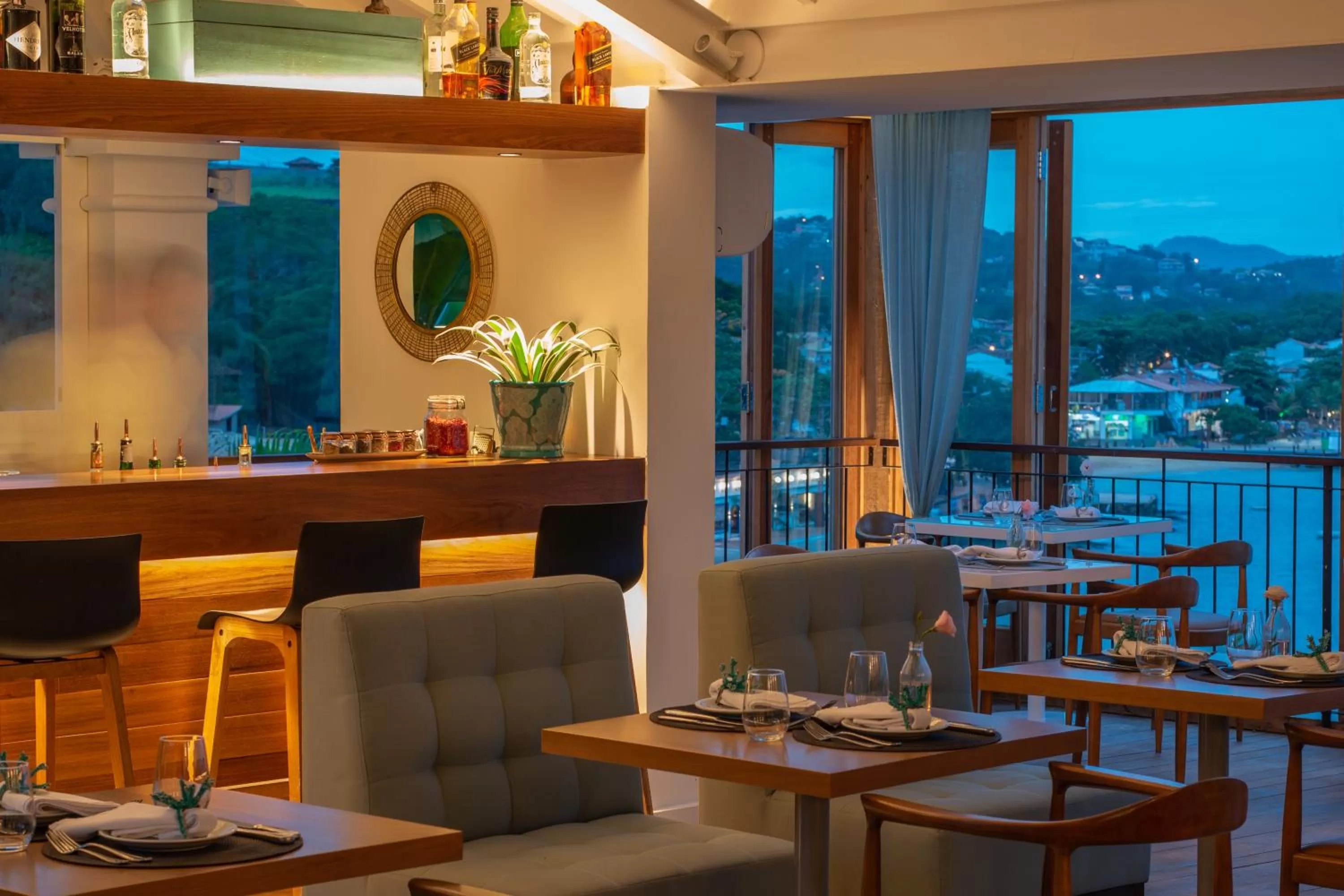 Restaurant/places to eat in Vila deste Hotel