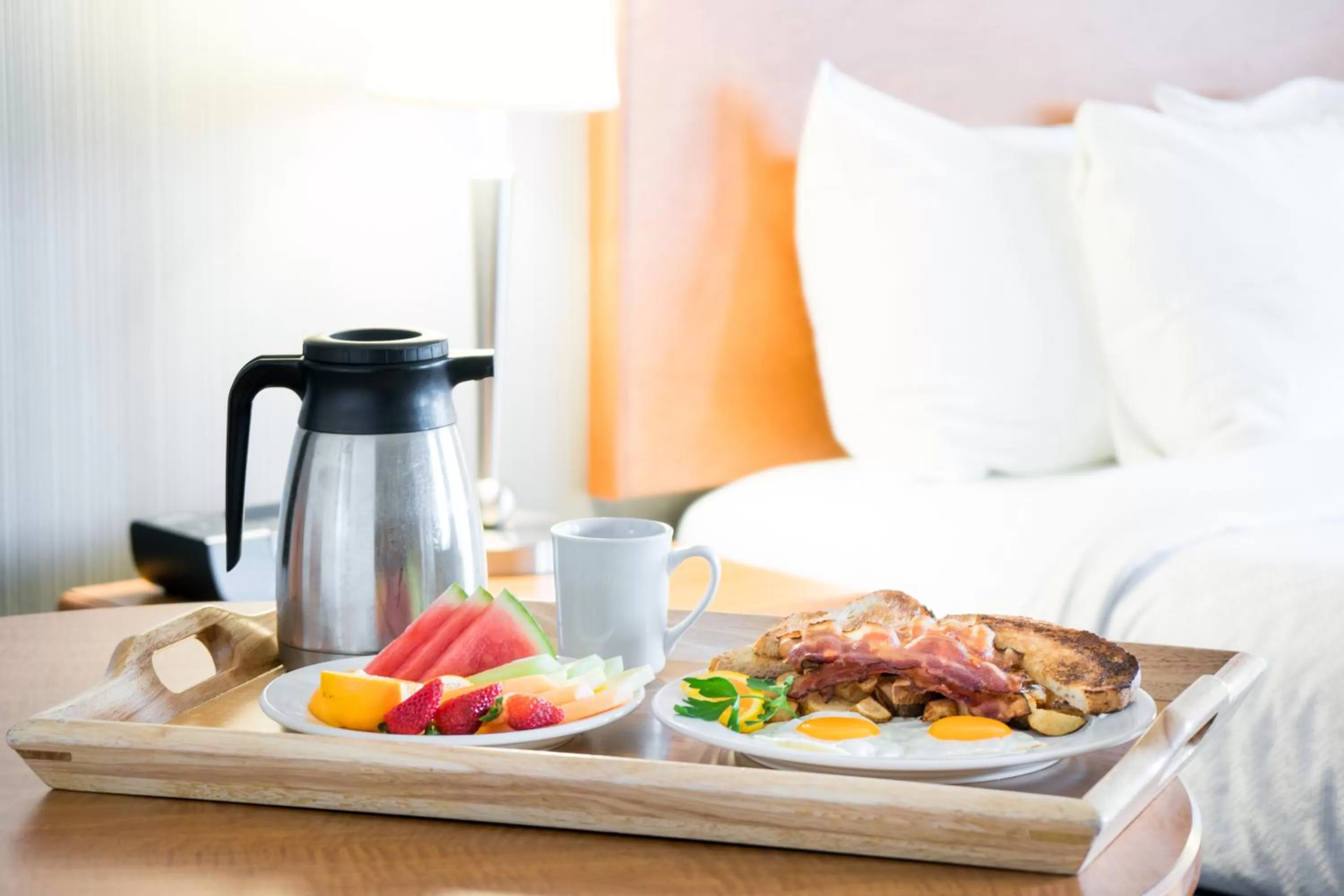 Breakfast, Bed in Norwood Hotel