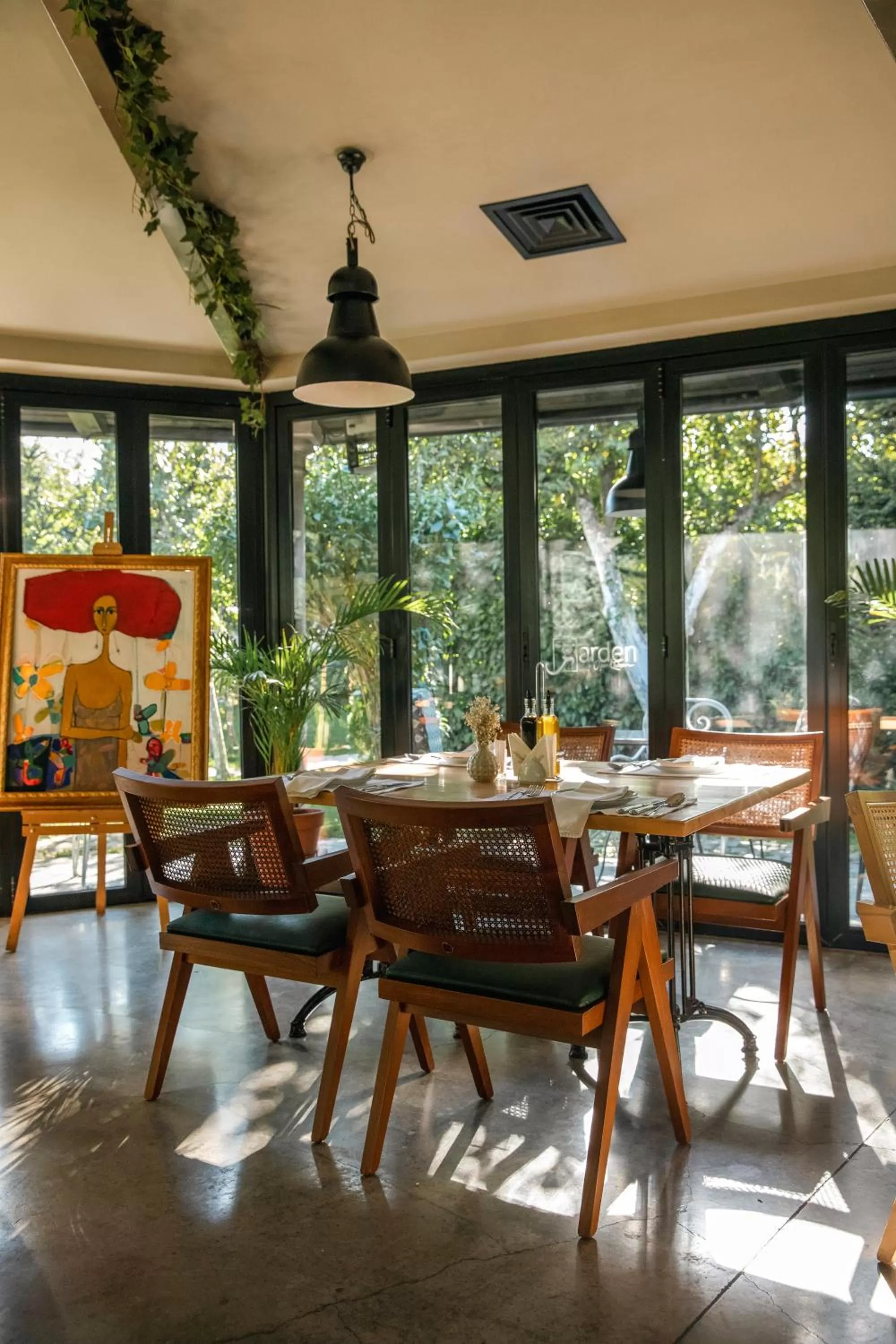 Restaurant/places to eat in Hotel Garden