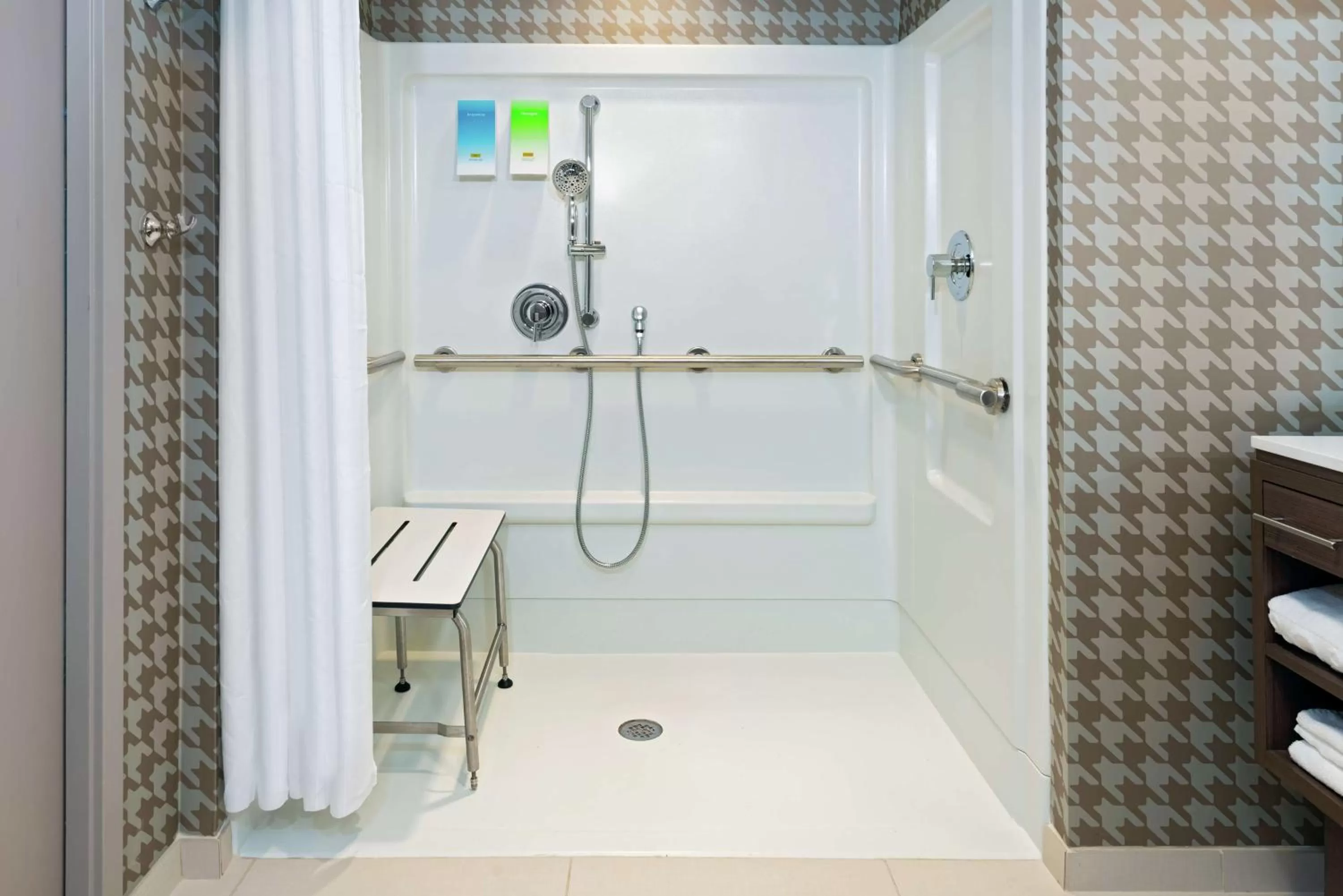 Bathroom in Home2 Suites By Hilton Orlando Near Universal