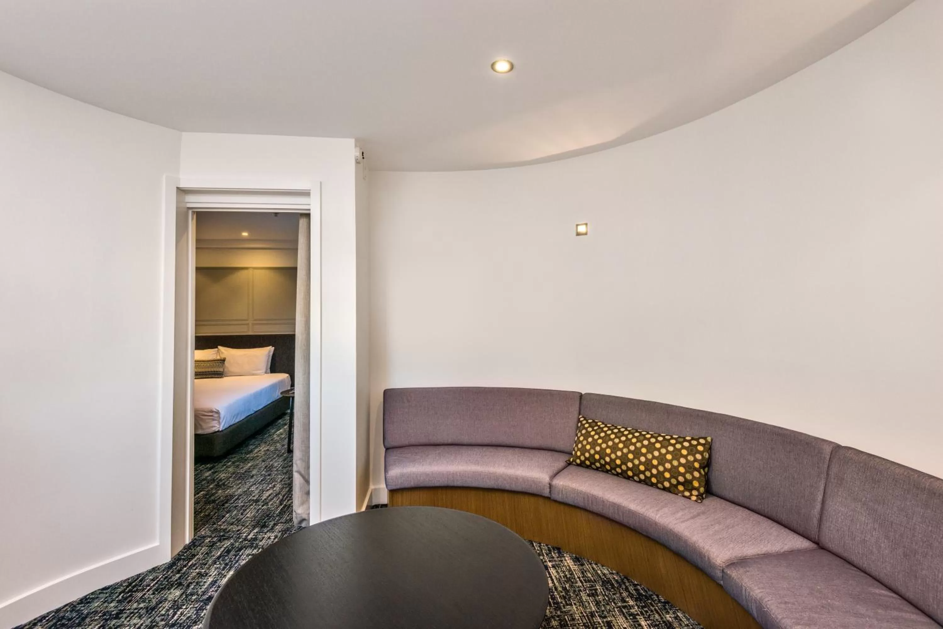 Seating area, Bed in Chateau On The Park - Christchurch, A Doubletree By Hilton