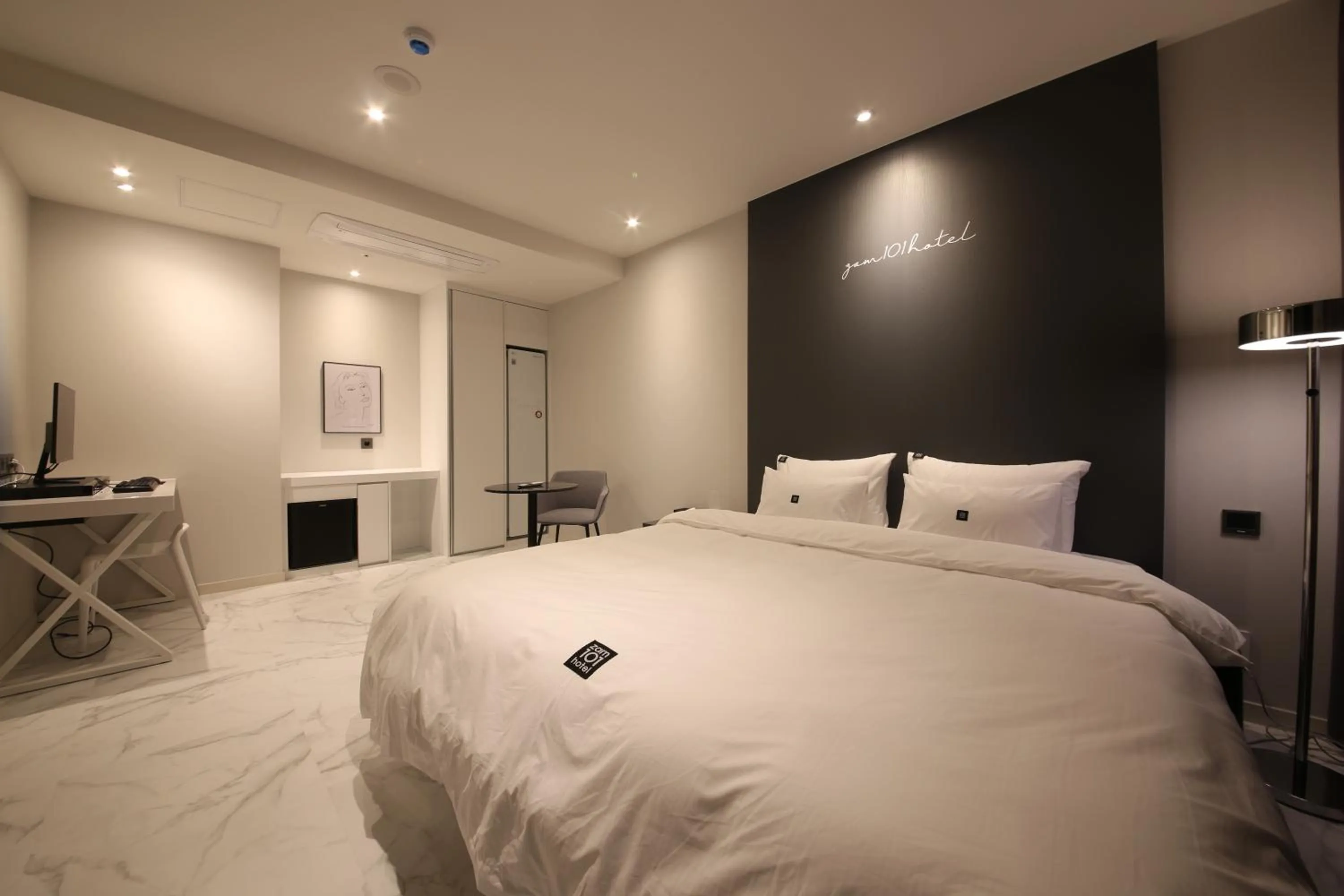 Bed in Zam101 Hotel Gimhae