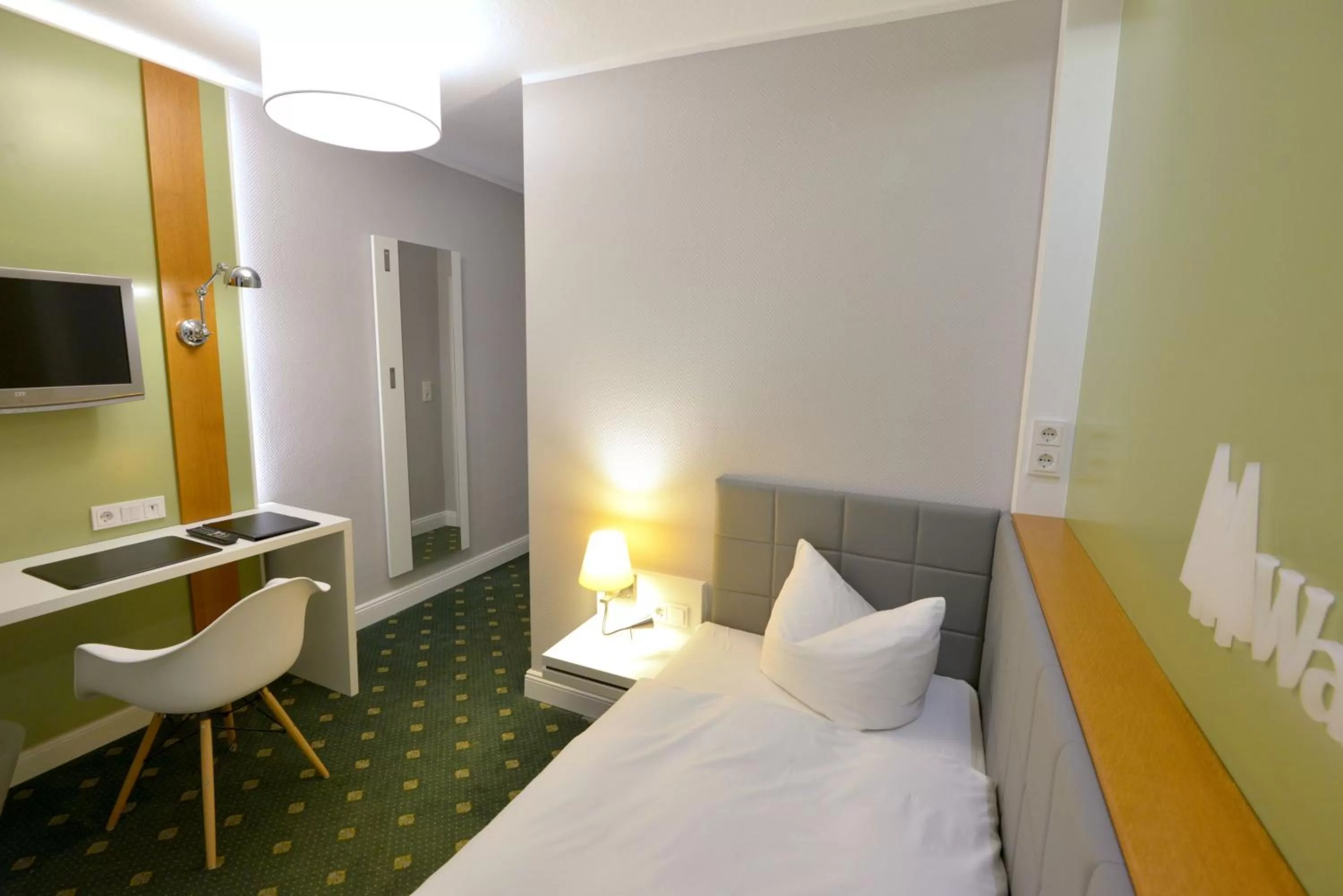 Property building, Bed in Hotel Restaurant Waldesruh