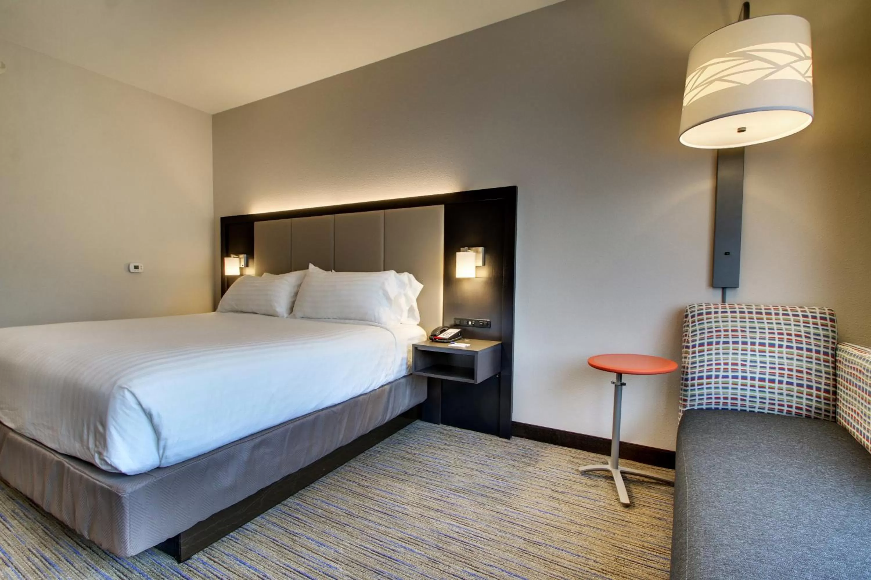 Bed in Holiday Inn Express & Suites - Summerville by IHG