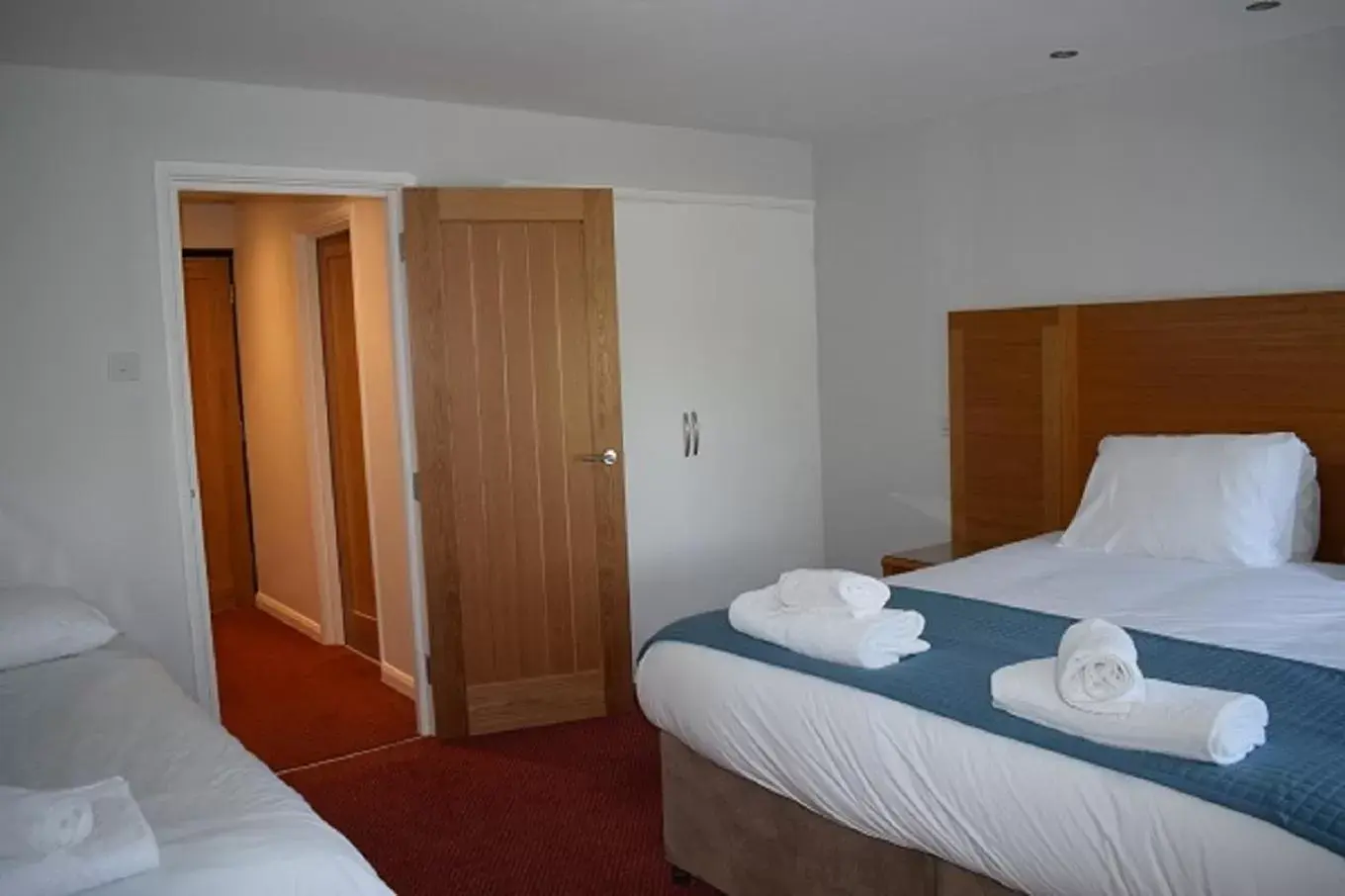 Triple Room with Shower in Newlands Holidays Triple Room with Shower in Newlands Holidays