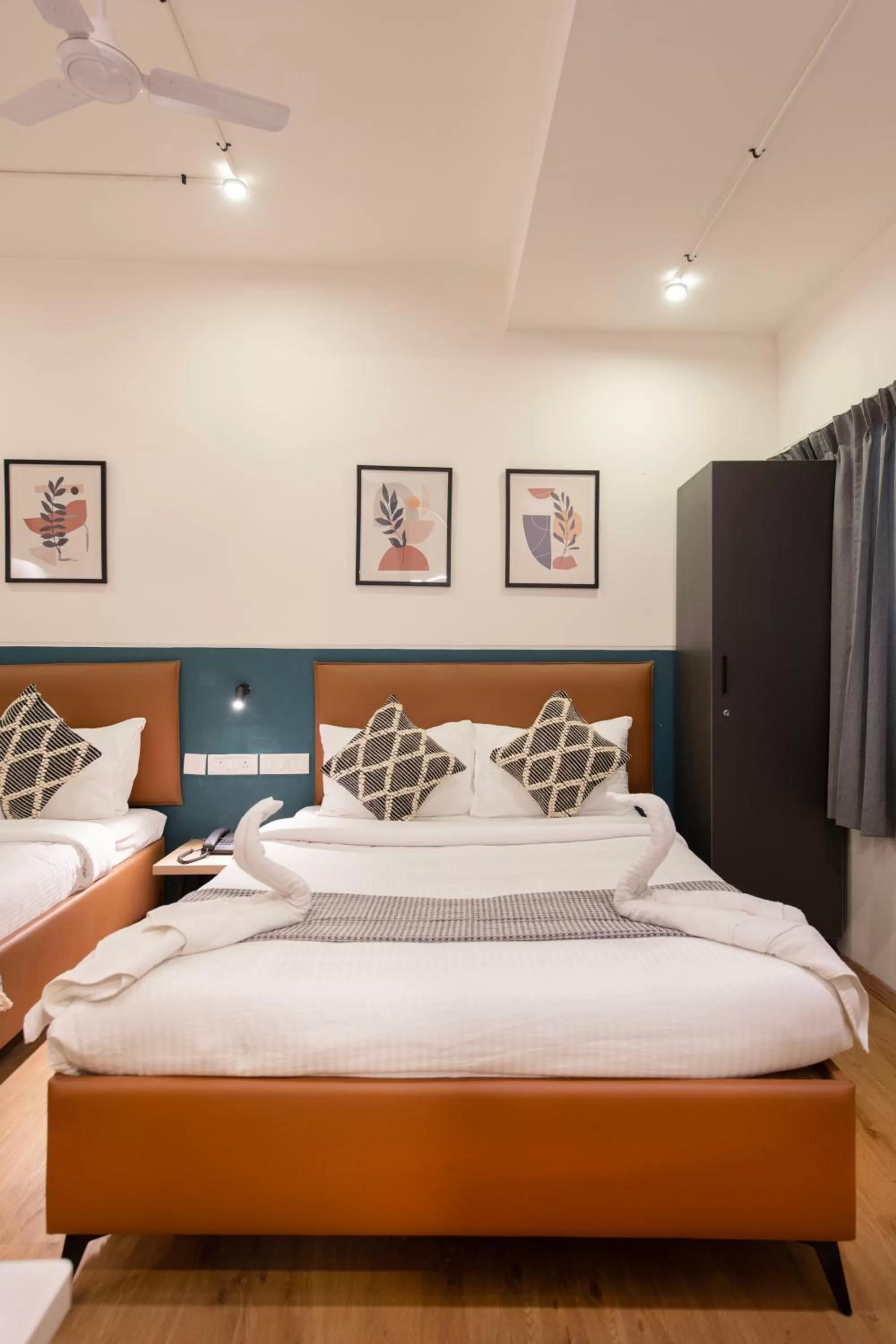 Bed in Convastay Prestige- Near Apollo Hospital & US Consulate