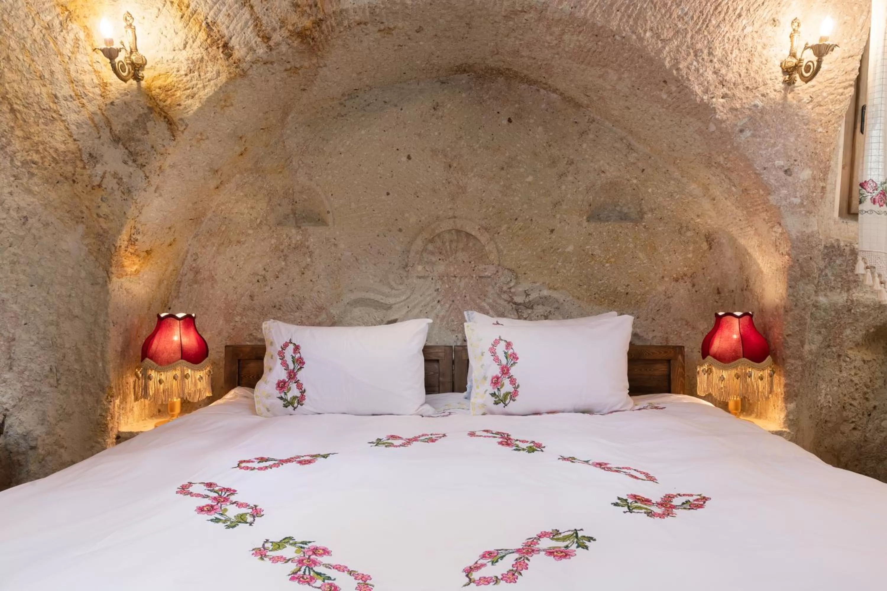 Bed in Kayata Cave Suites Special Class