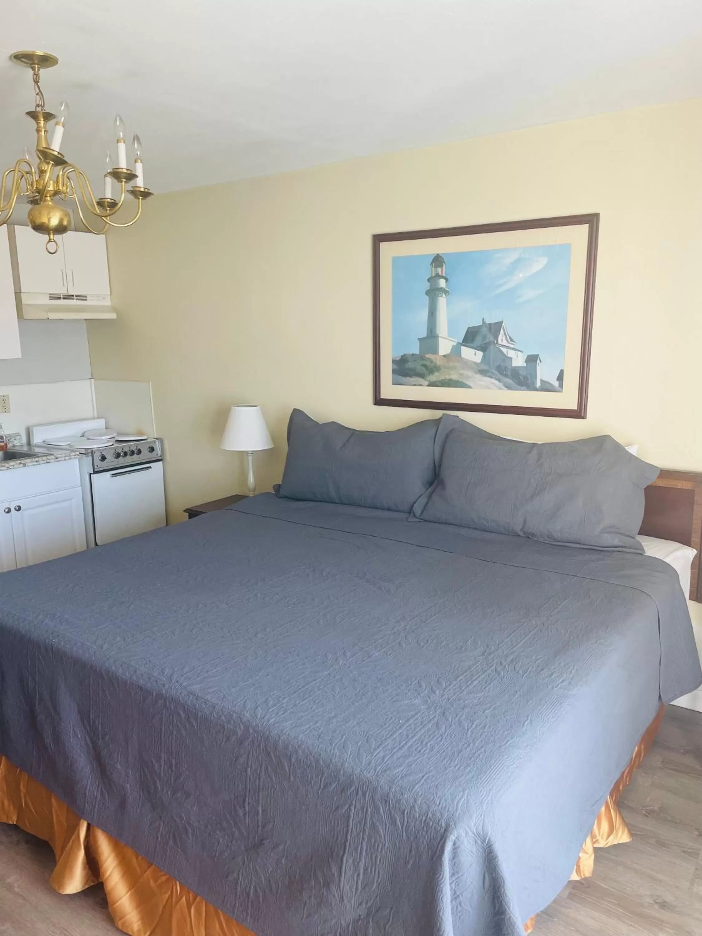 Kitchen or kitchenette, Bed in Ships Inn