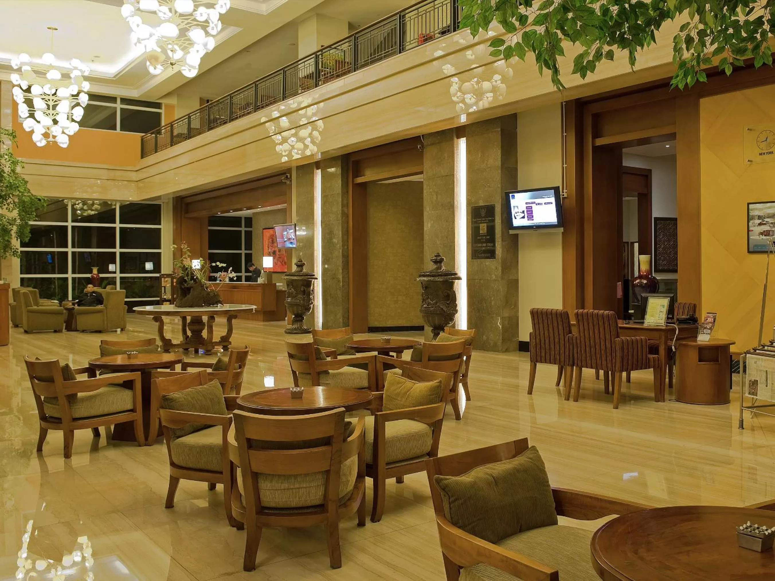Lobby or reception in Novotel Semarang