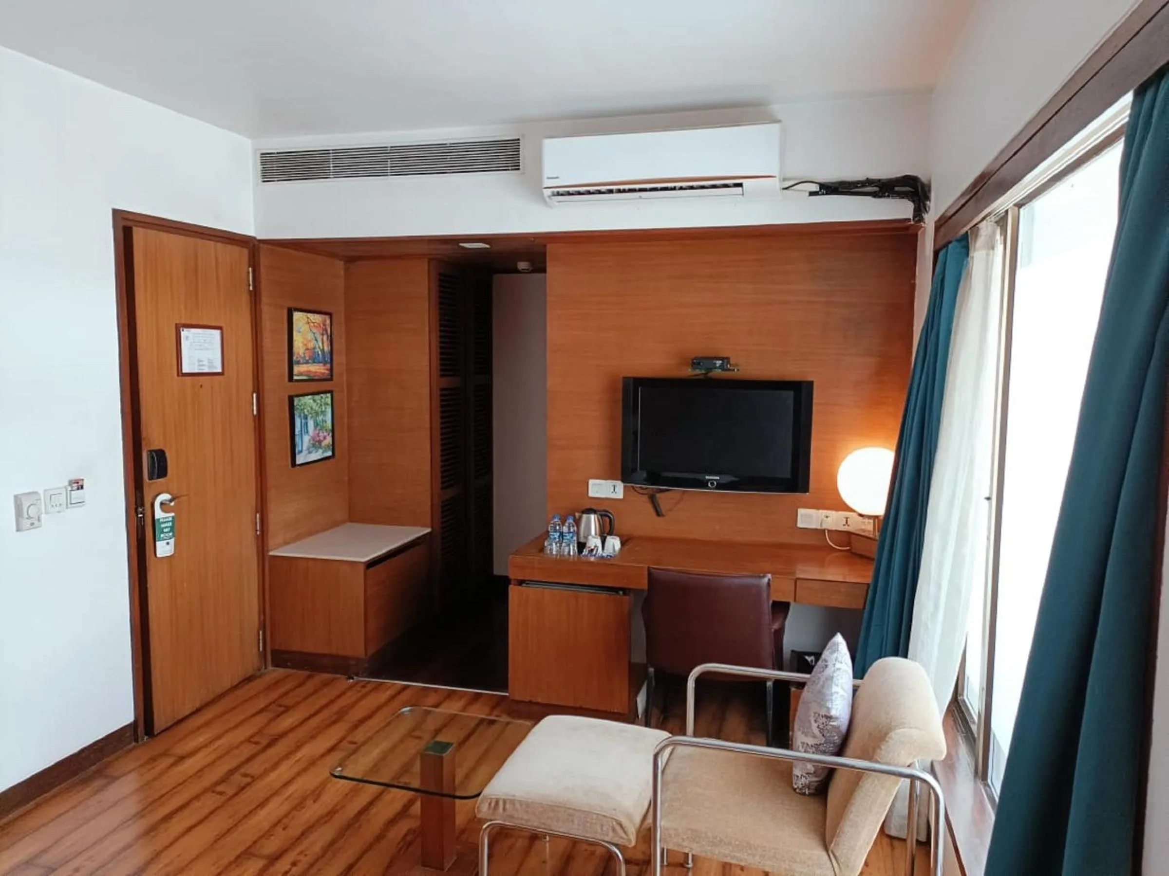 TV and multimedia in Yogi Executive, Navi Mumbai