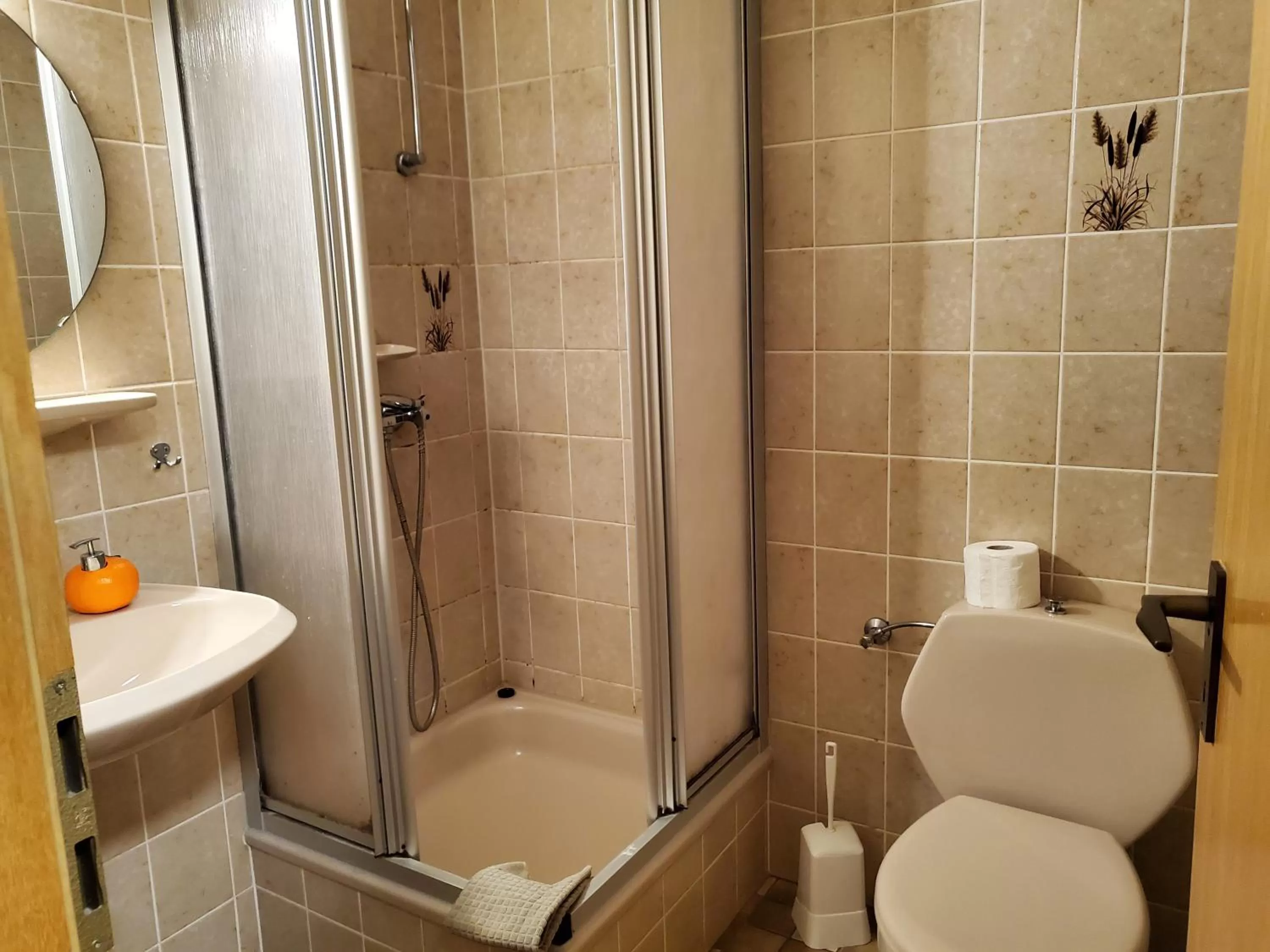 Bathroom in Restaurant Yamas im Haus Waldesruh
