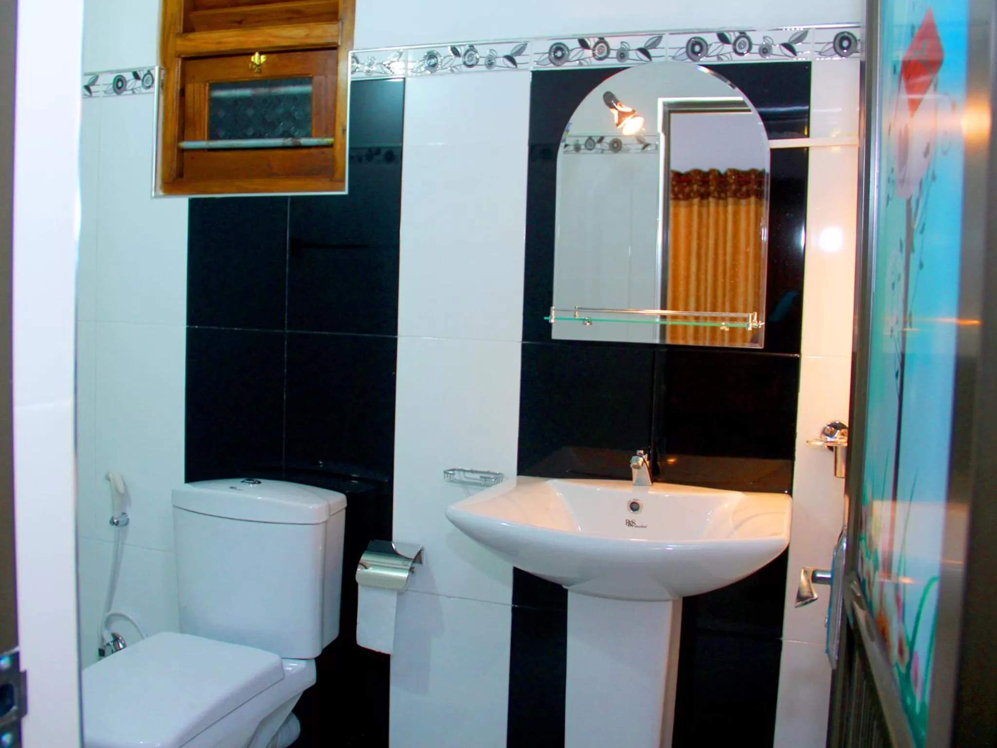 Shower, Bathroom in Sanda Hiru Guest
