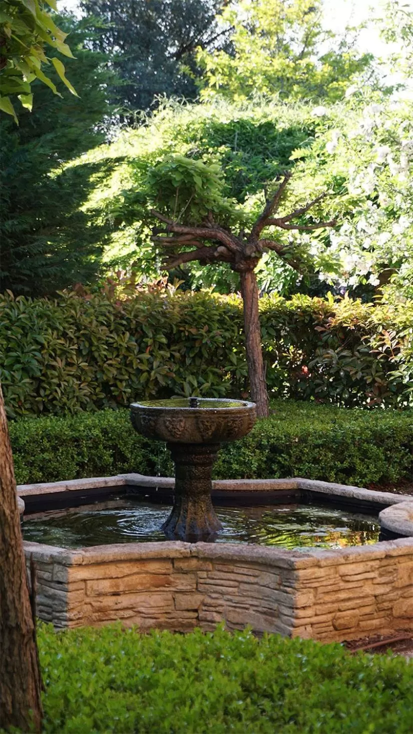 Garden in Howlong Old Post Office Luxury Suite