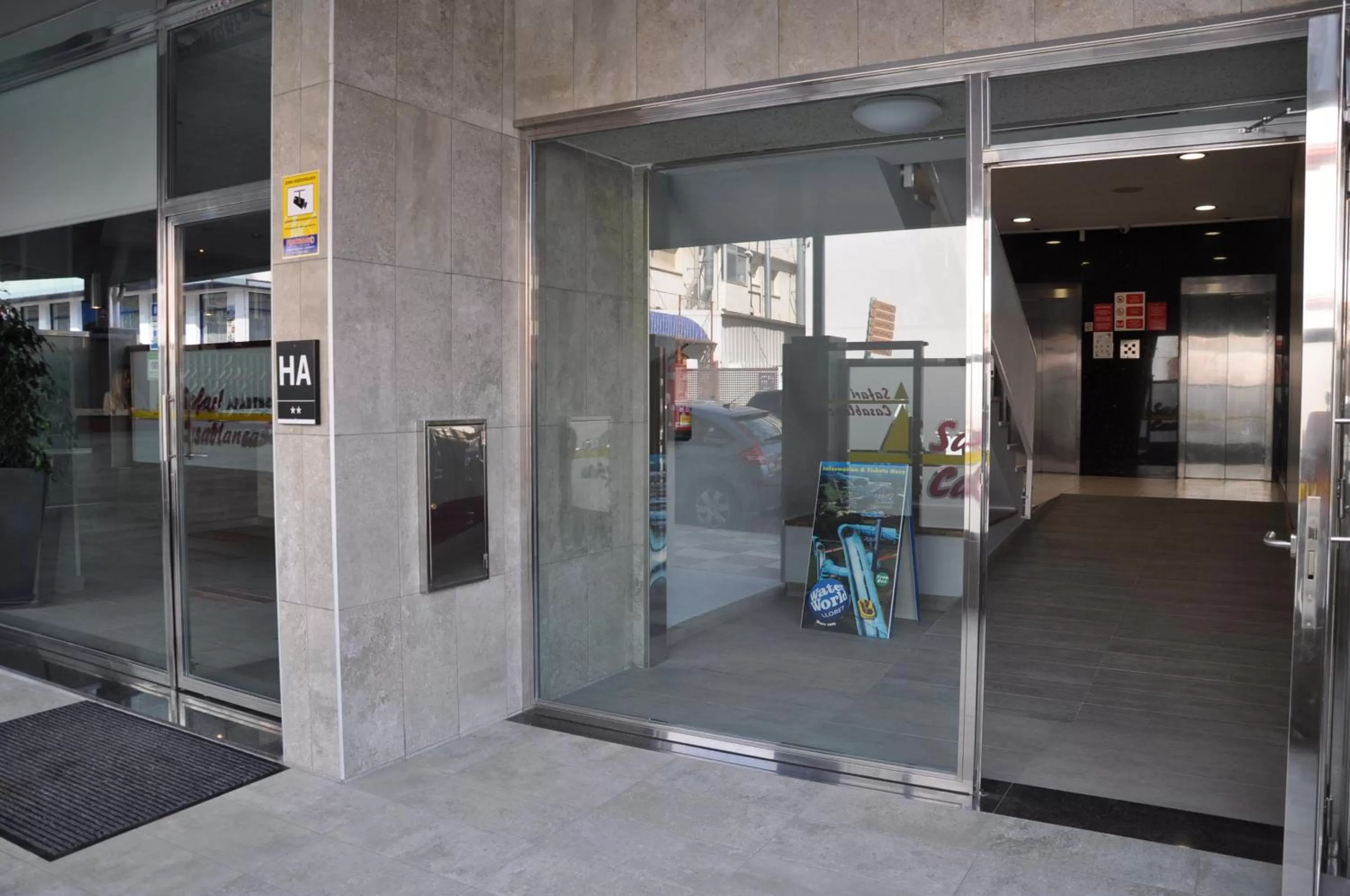 Facade/entrance in Aparthotel Safari