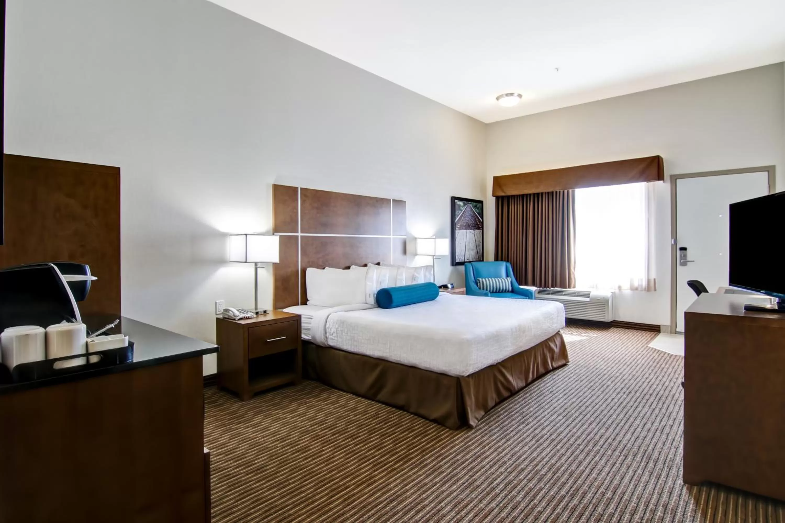 Photo of the whole room, Bed in Canalta Selkirk