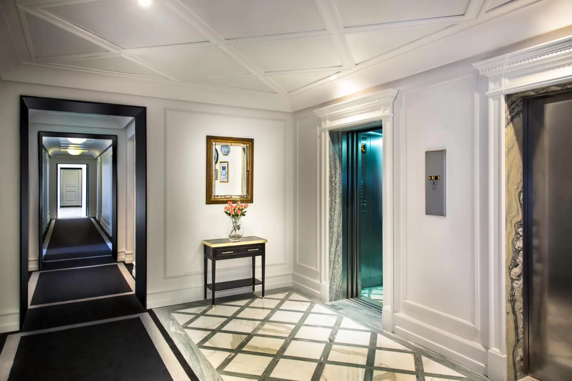 Seating area, Bed in Grand Hotel Santa Lucia