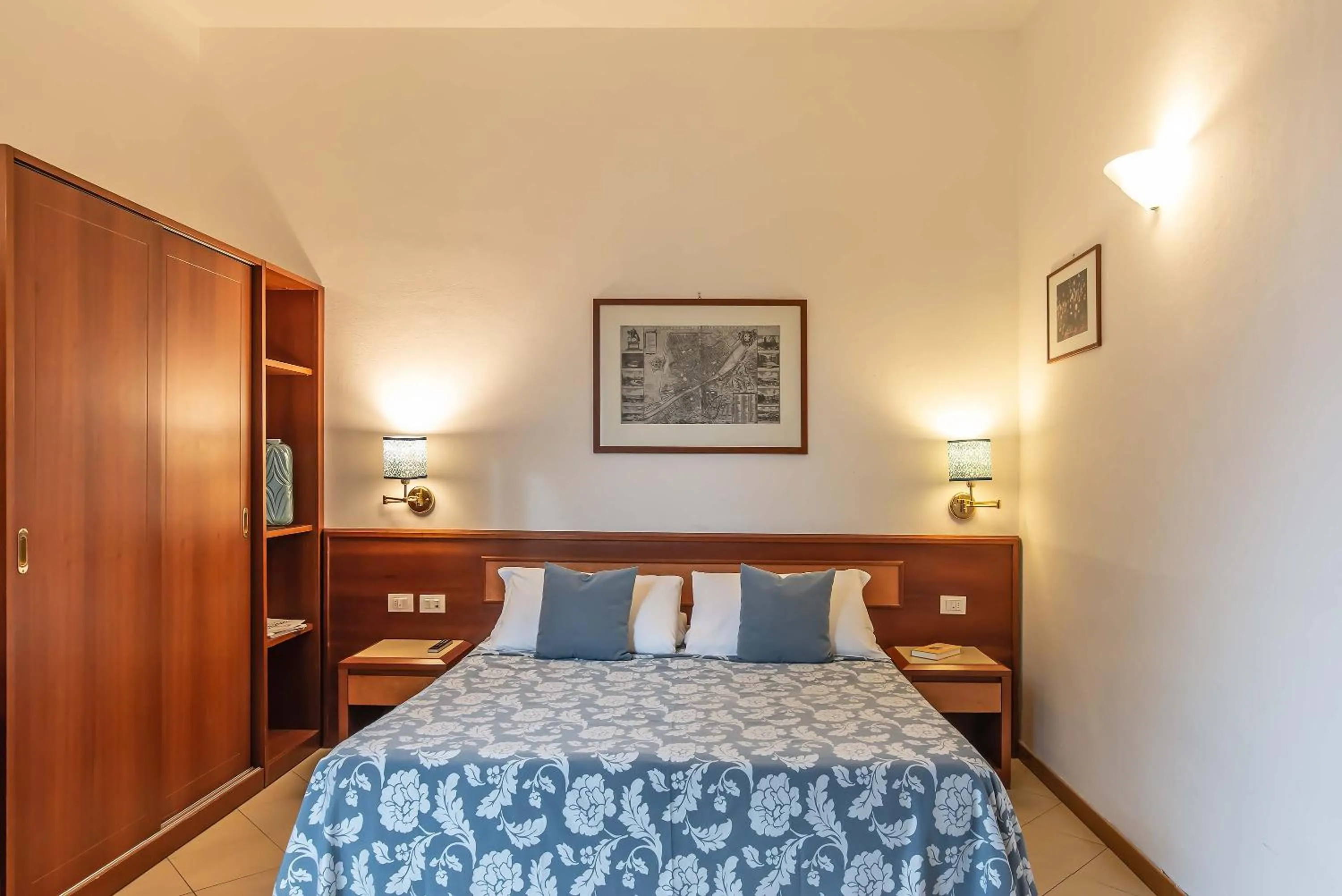 Photo of the whole room, Bed in Hotel Bonifacio