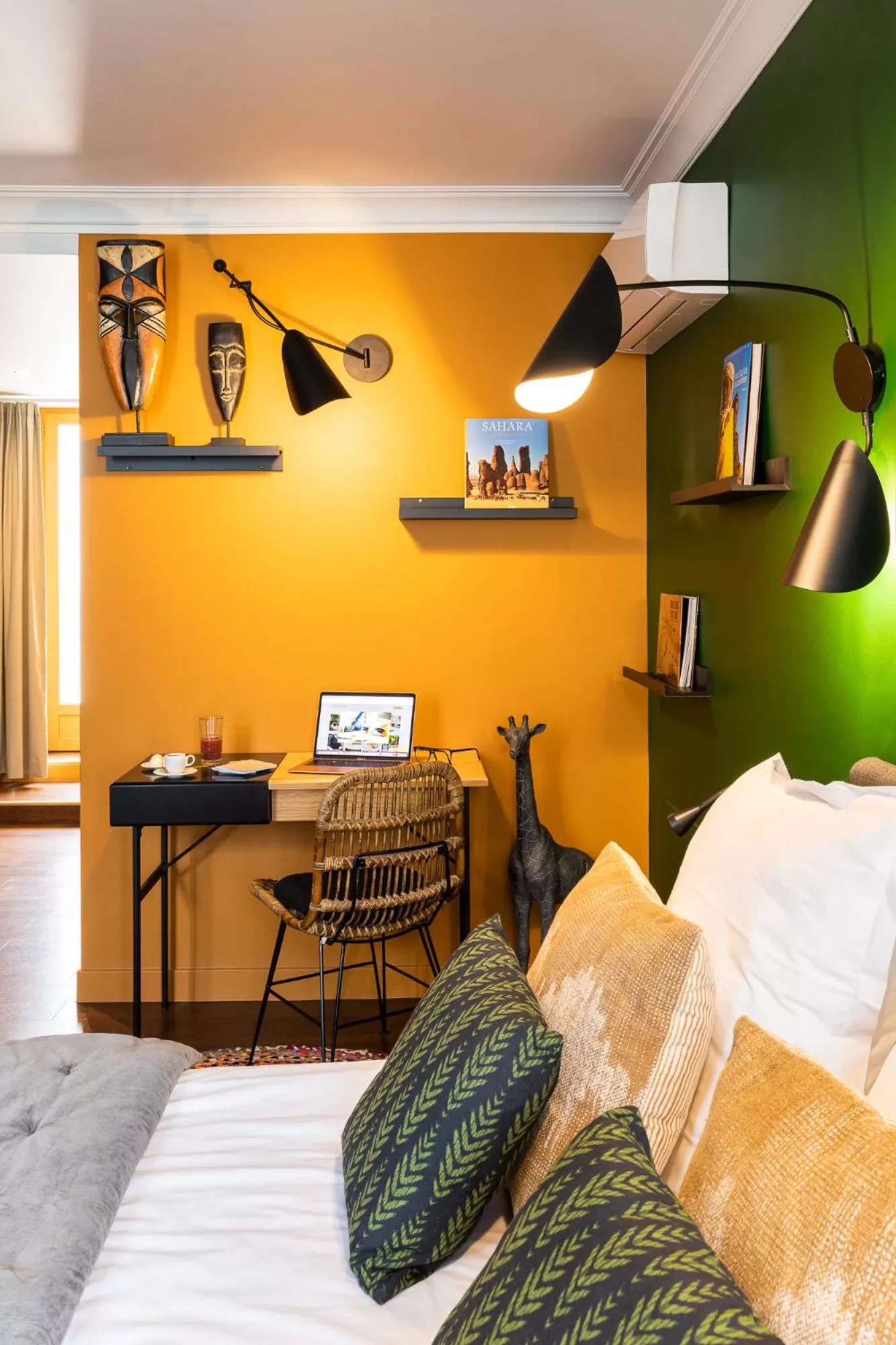 TV/Entertainment Center in Hôtel - Restaurant Le Globe