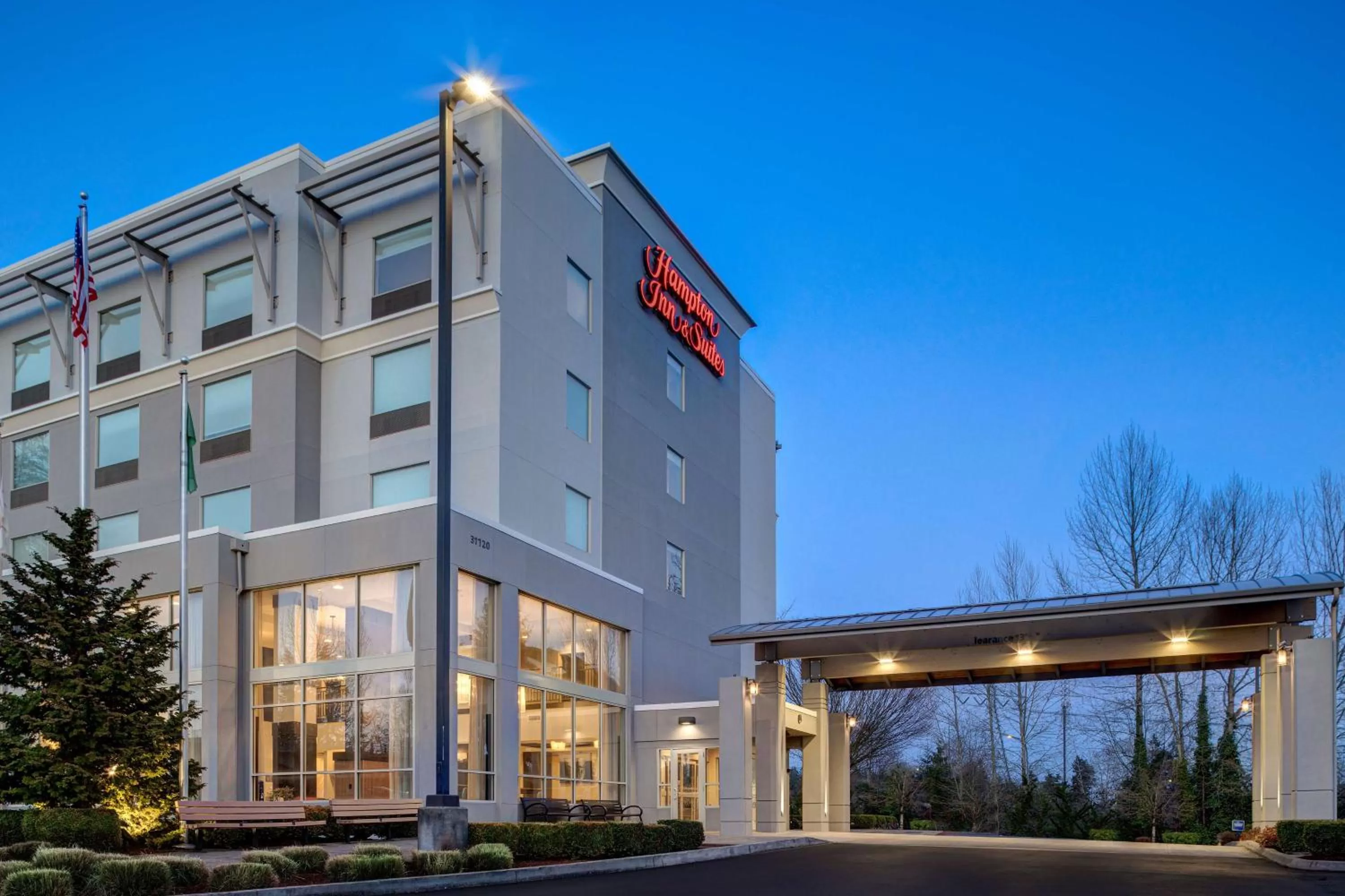 Property building in Hampton Inn & Suites Seattle/Federal Way