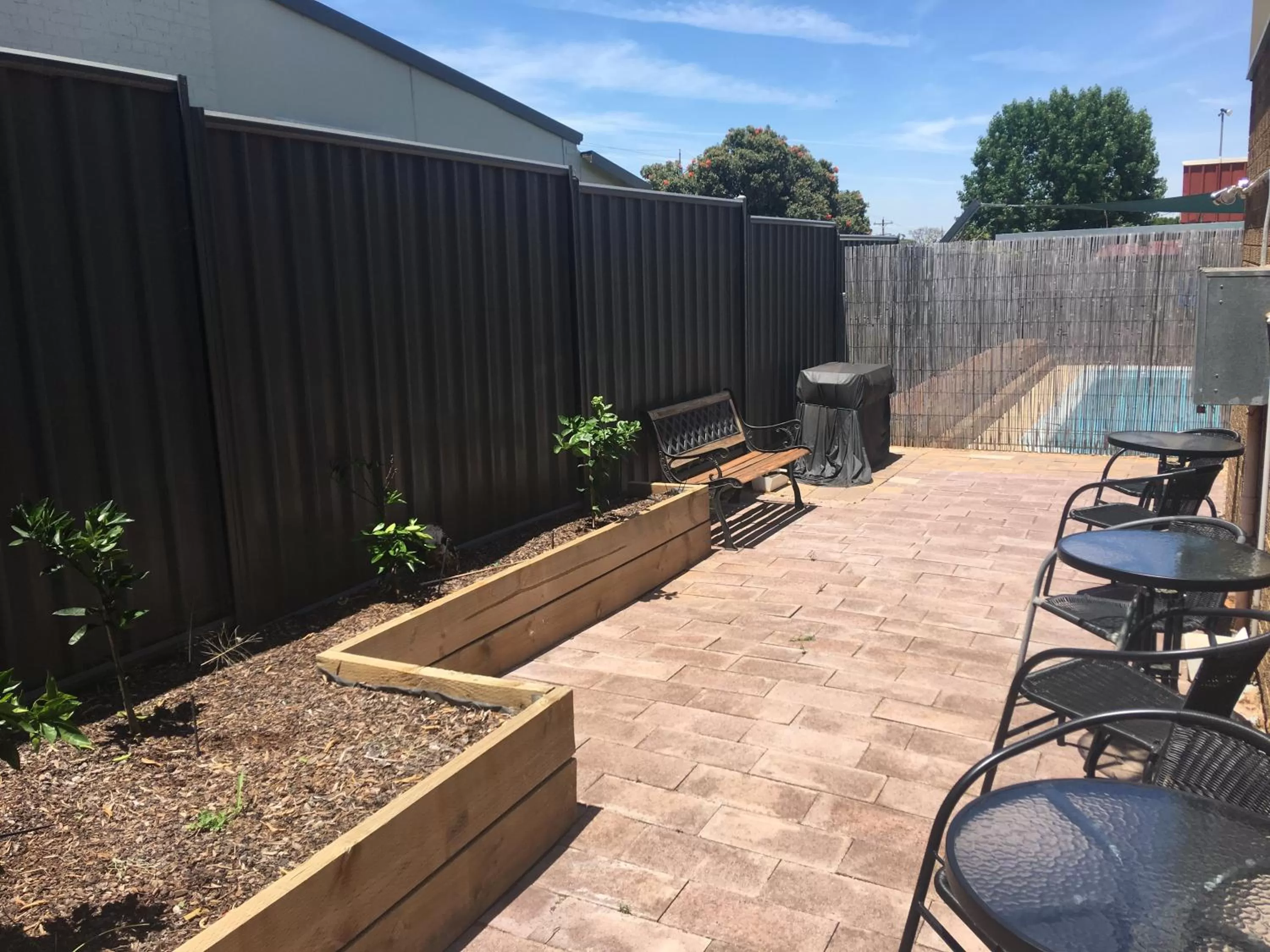 BBQ facilities in Camellia Motel