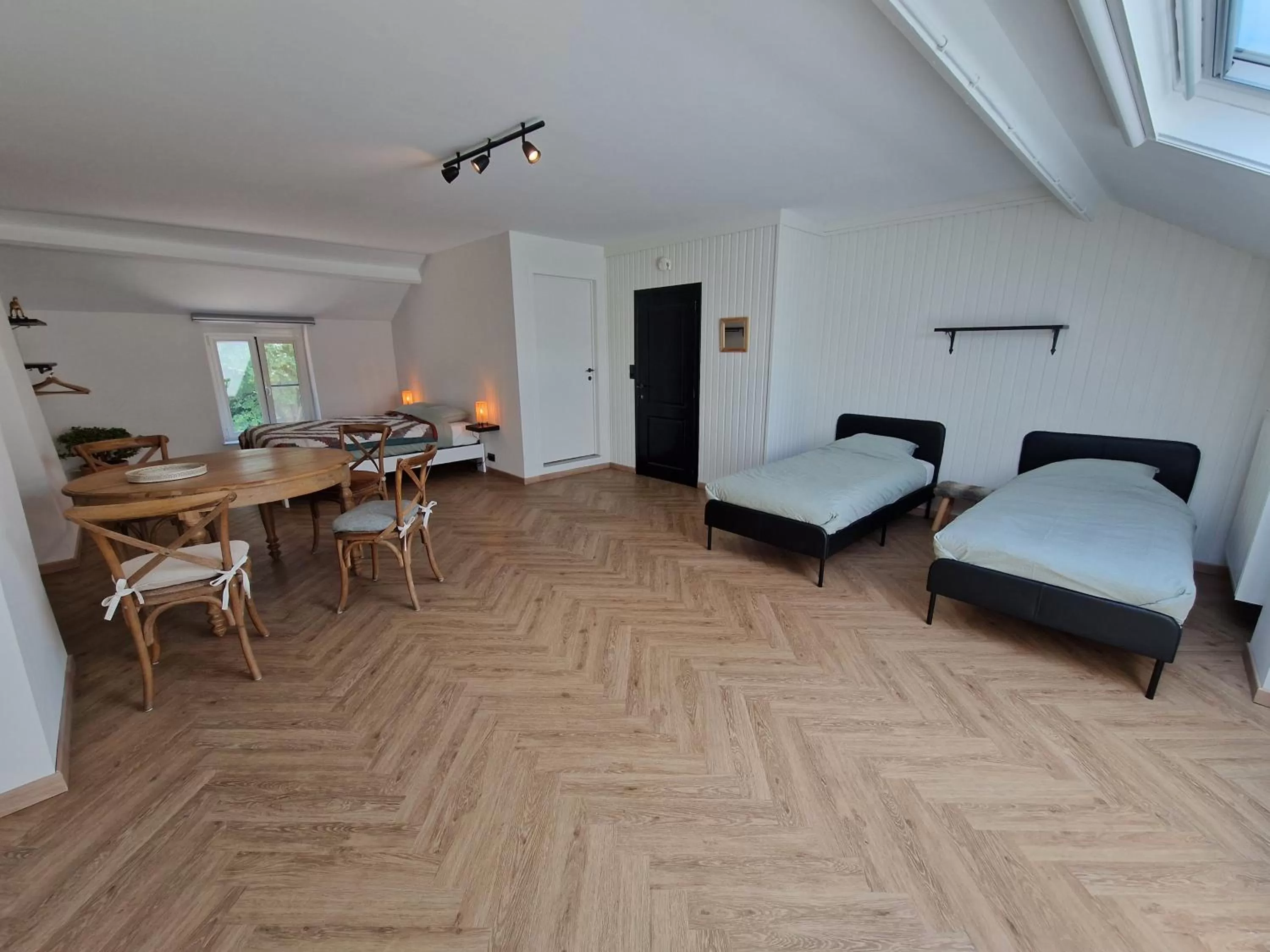 Photo of the whole room in Habitat