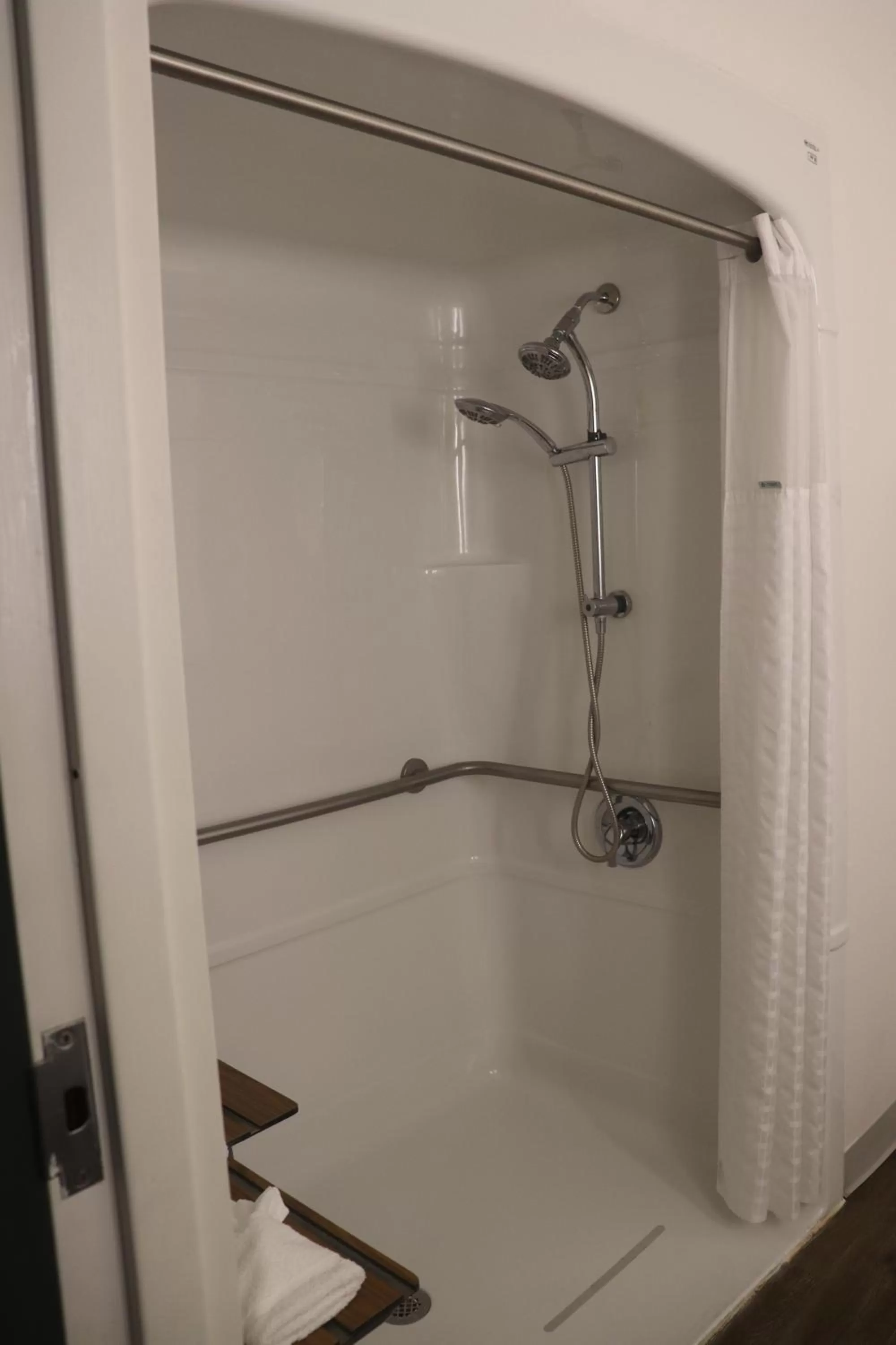 Bathroom in Howard Johnson by Wyndham Tifton GA I-75