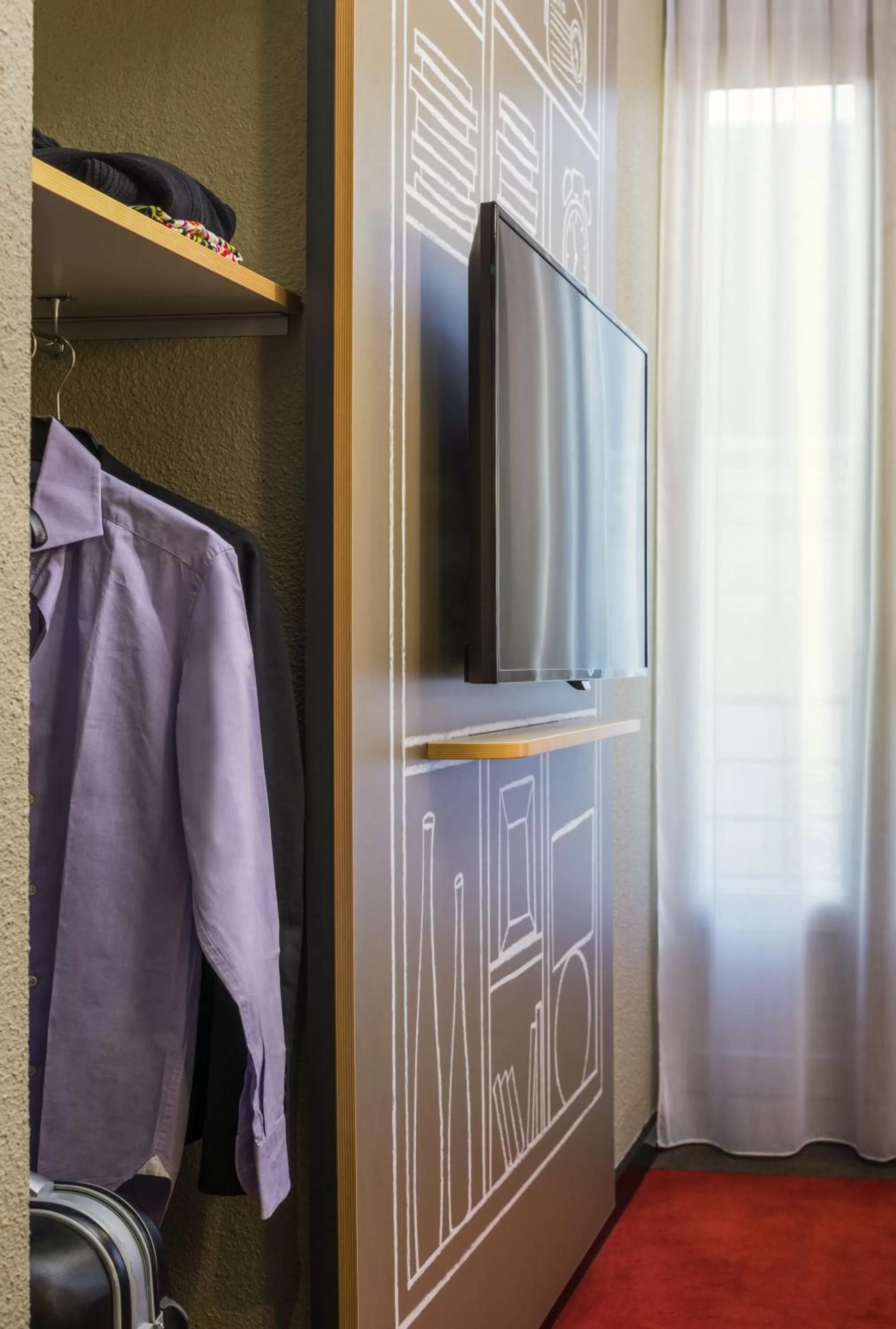 TV and multimedia in ibis Clichy Centre Mairie