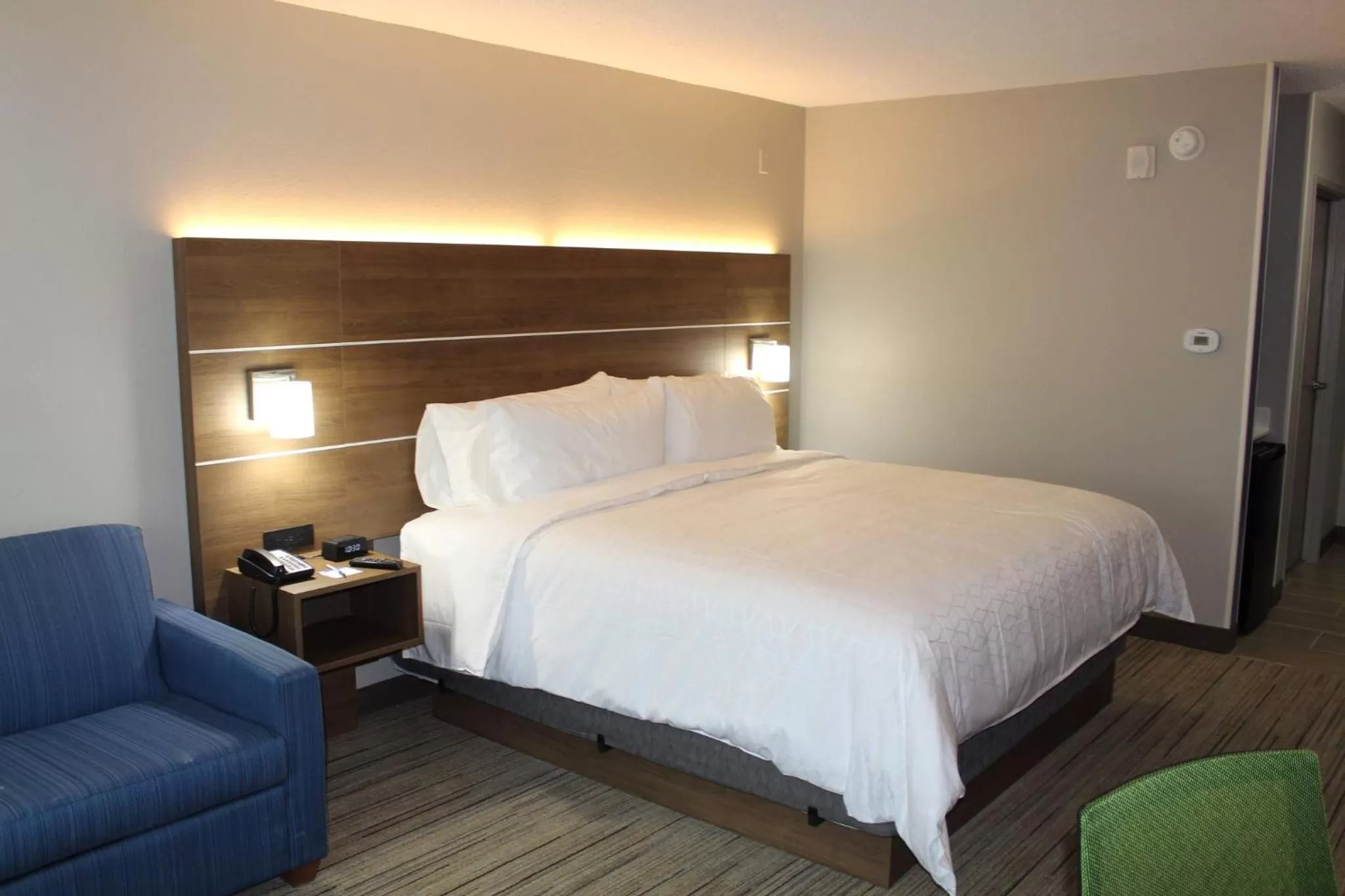Photo of the whole room, Bed in Holiday Inn Express & Suites - Enterprise by IHG