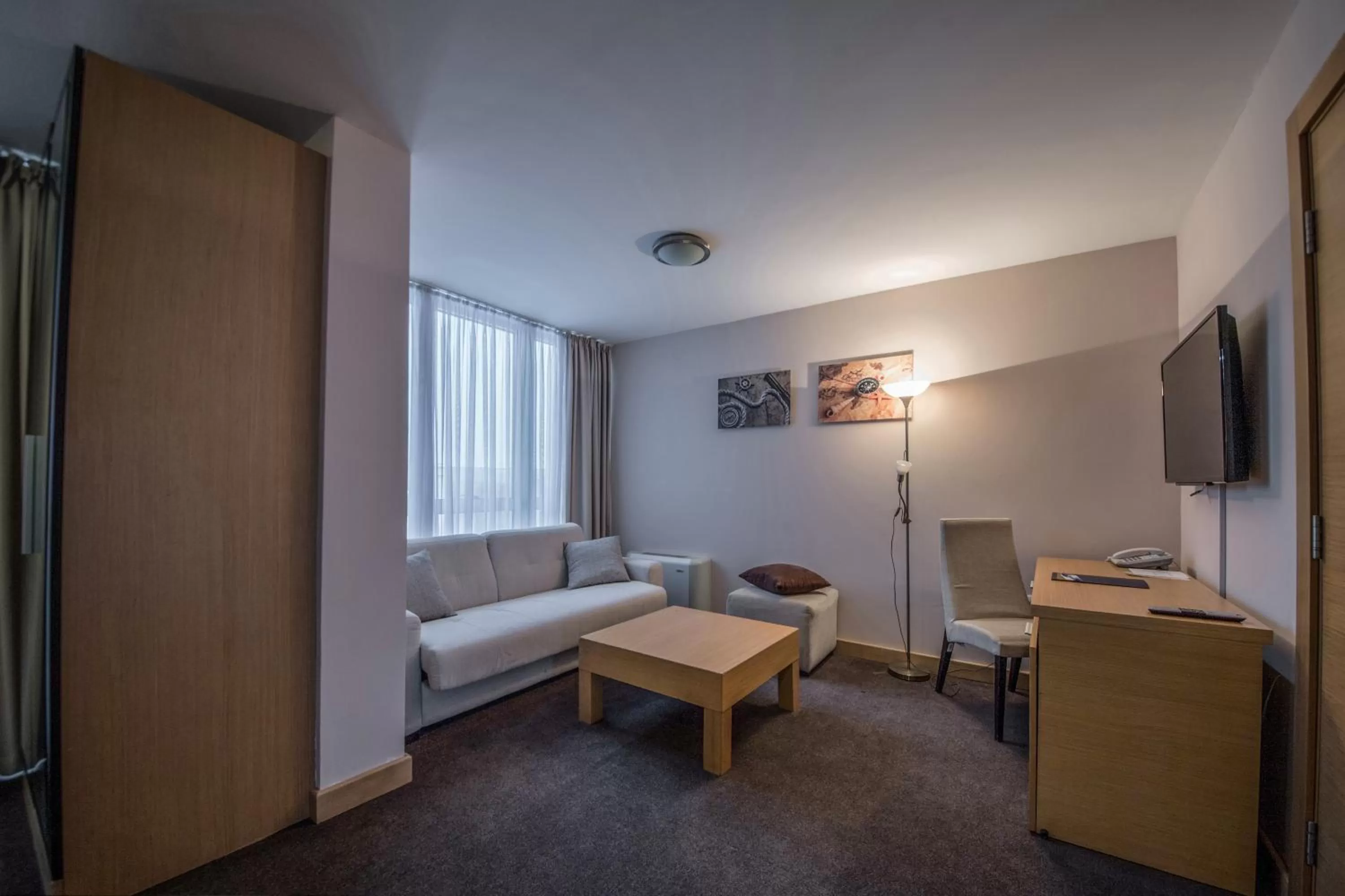 TV and multimedia, Bed in Putnik Inn Belgrade