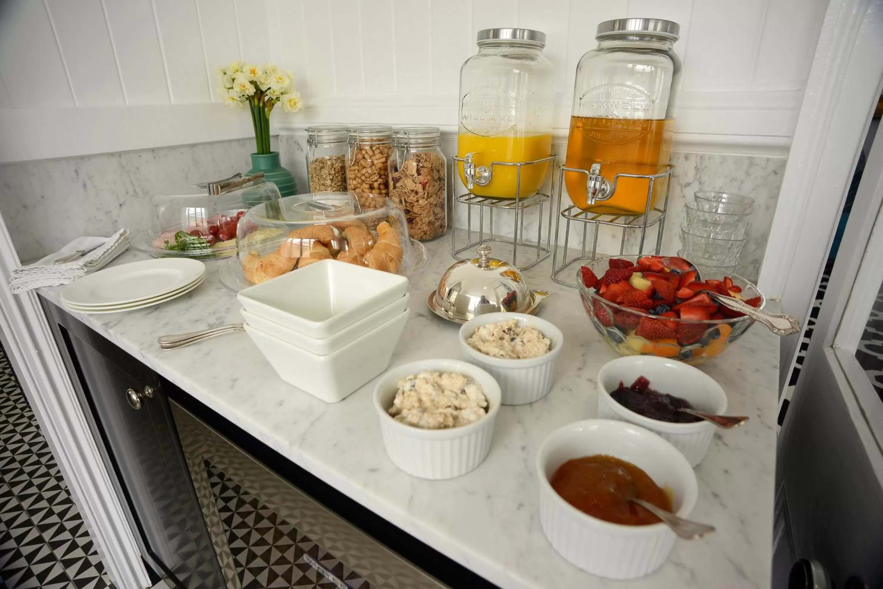 Breakfast in Heal House